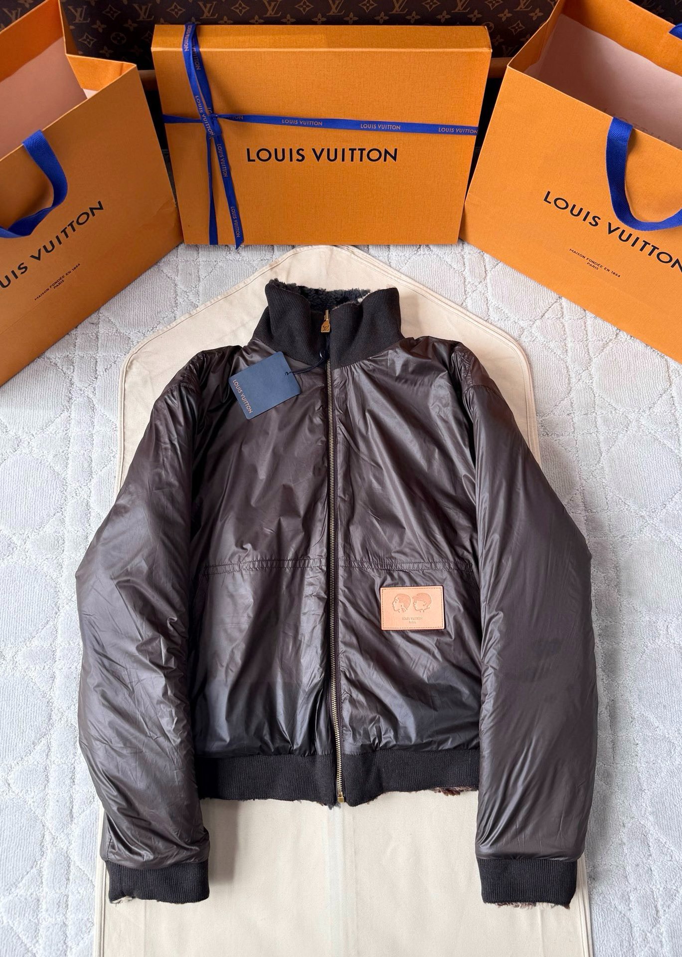 루이비통 신상 자카드 푸들 양면 아우터