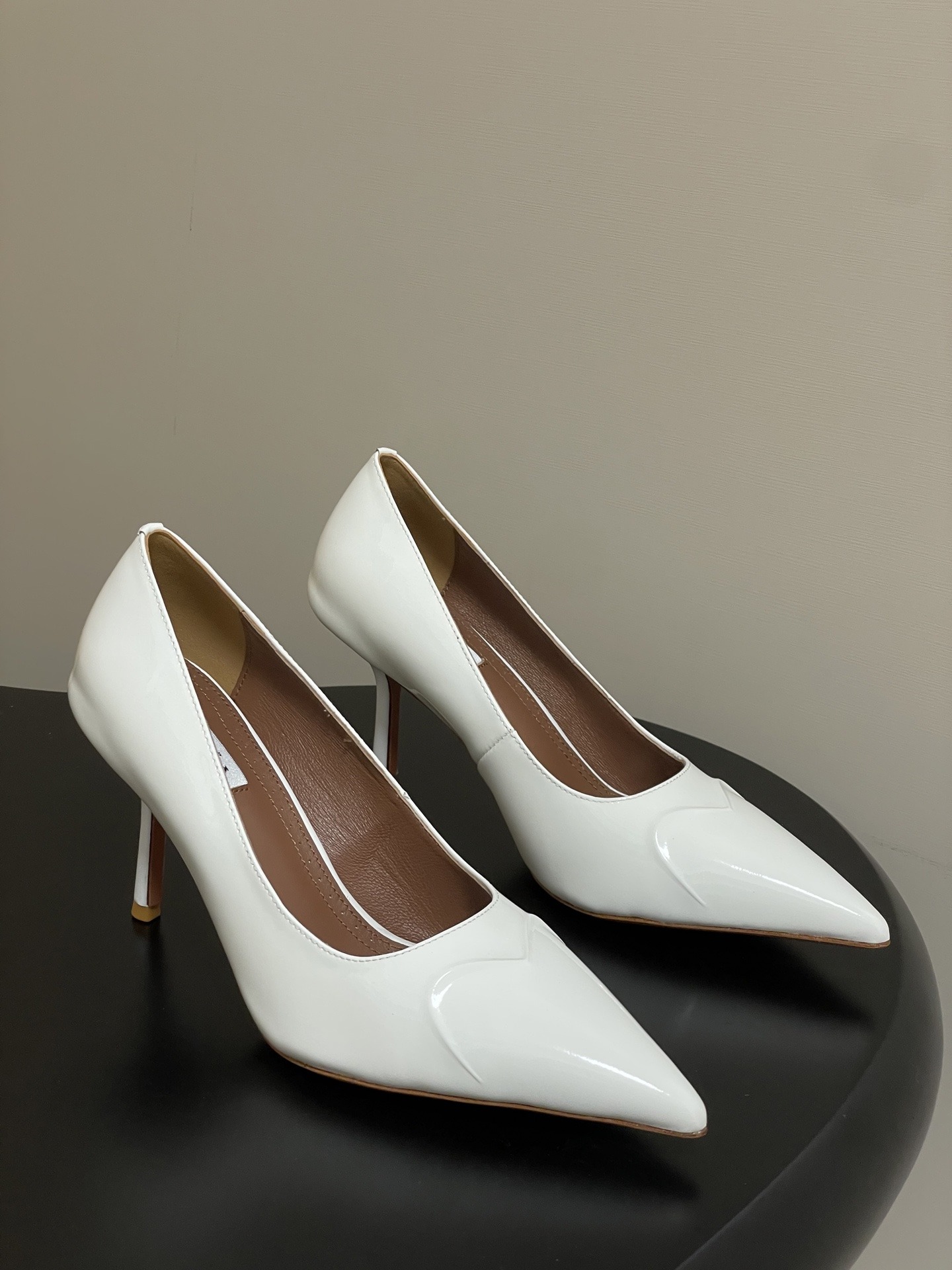 알라이아 신상 실크 하트 스틸레토 힐