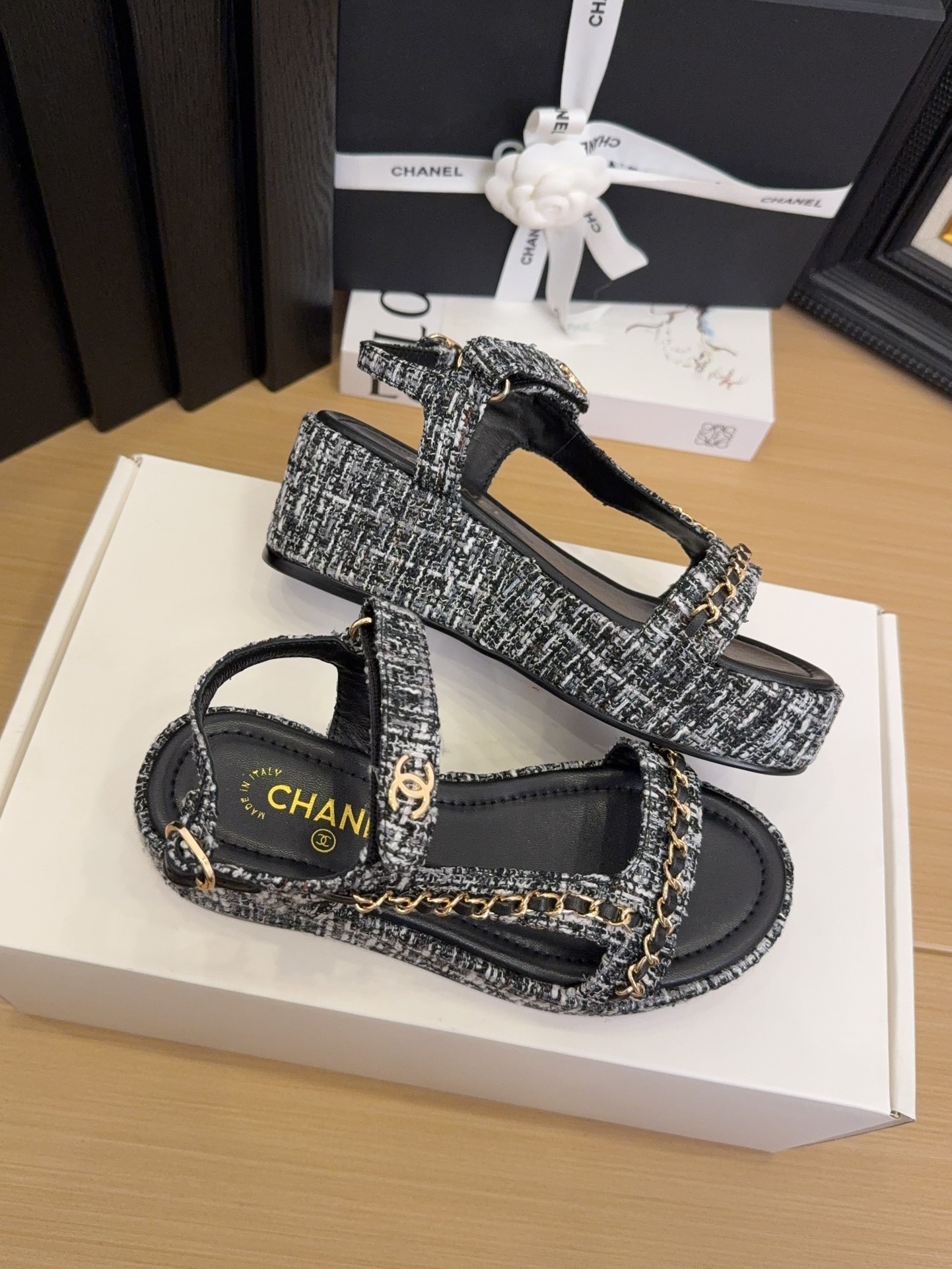 샤넬 25 신상 고퀄리티 체인 버클 웨지 샌들