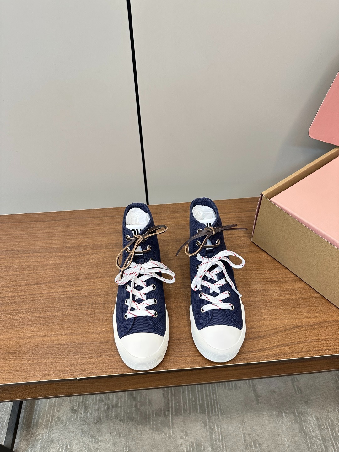 미우미우 2025 신상 자수 슬립온