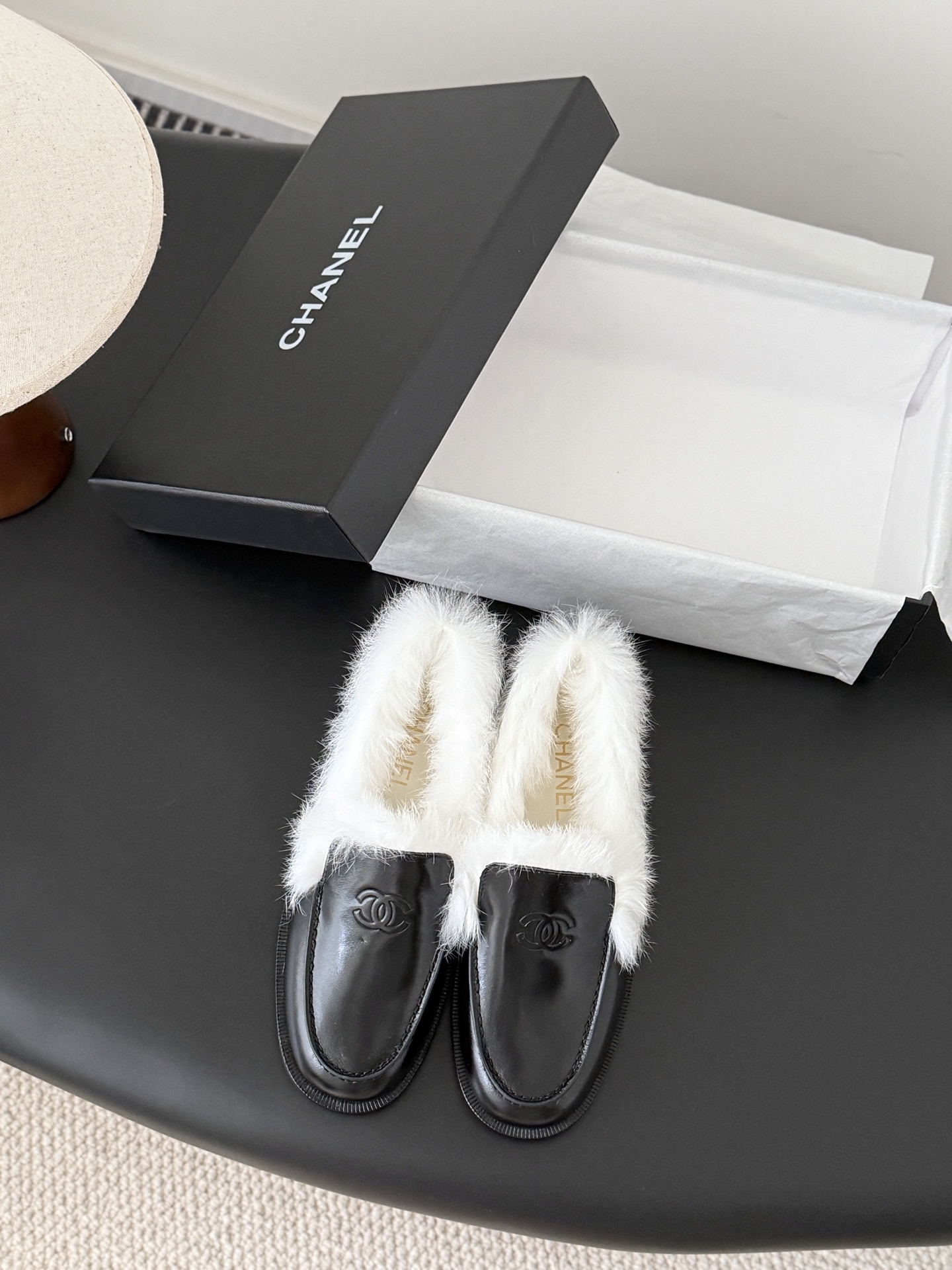 샤넬 25 신상 코코네이즈 퍼 로퍼