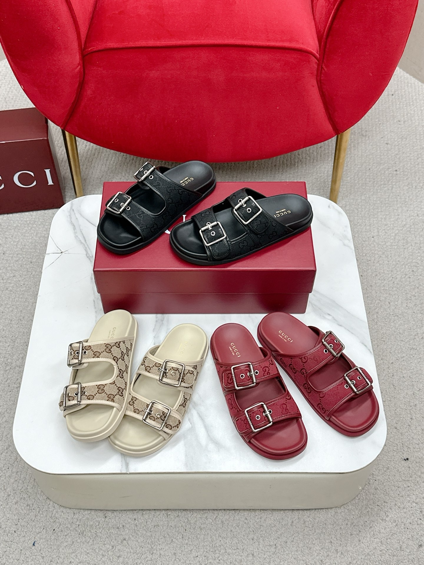 구찌 25 신상 GG 클래식 올드 캔버스 비치 샌들