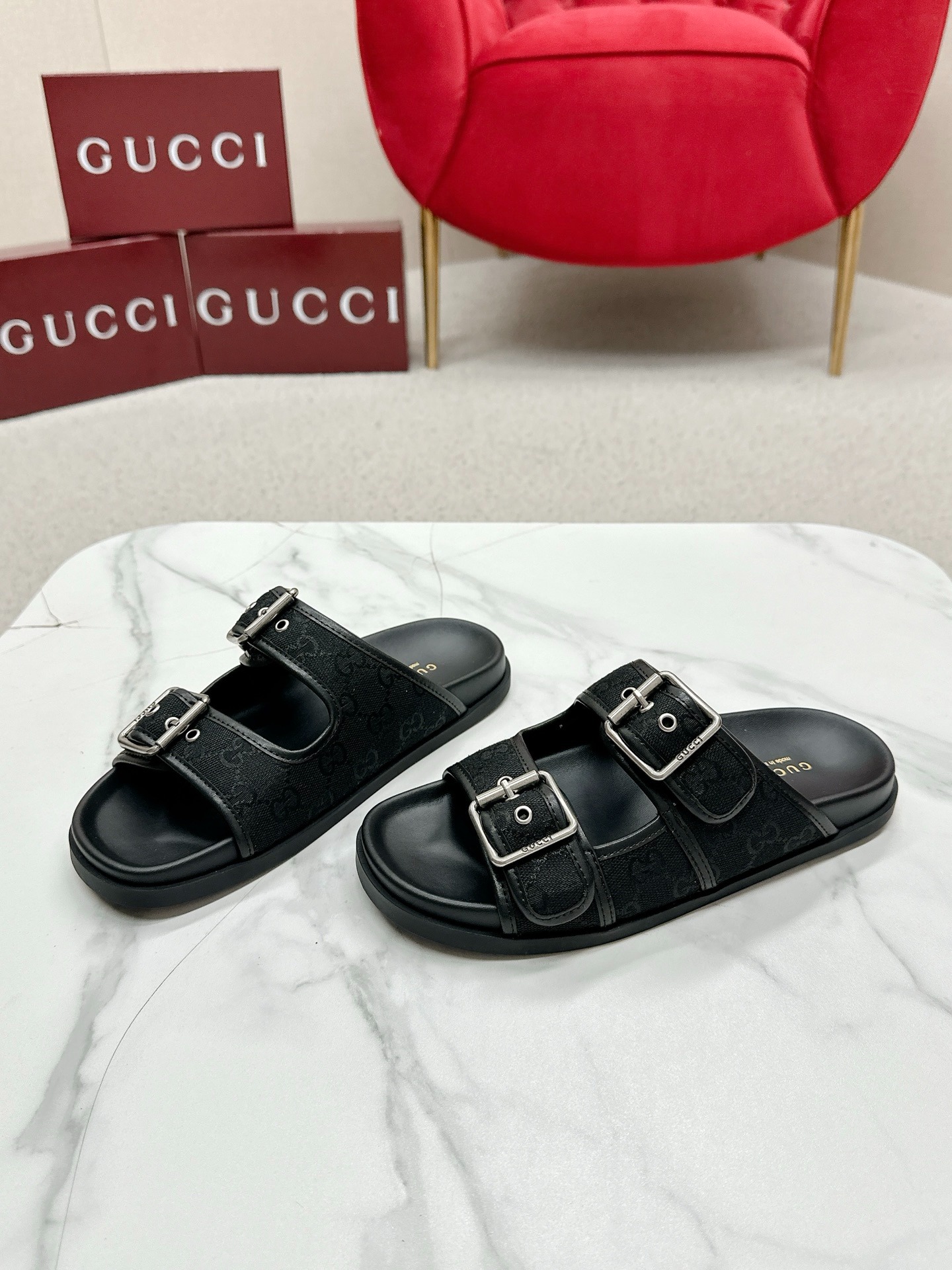 구찌 25 신상 GG 클래식 올드 캔버스 비치 샌들