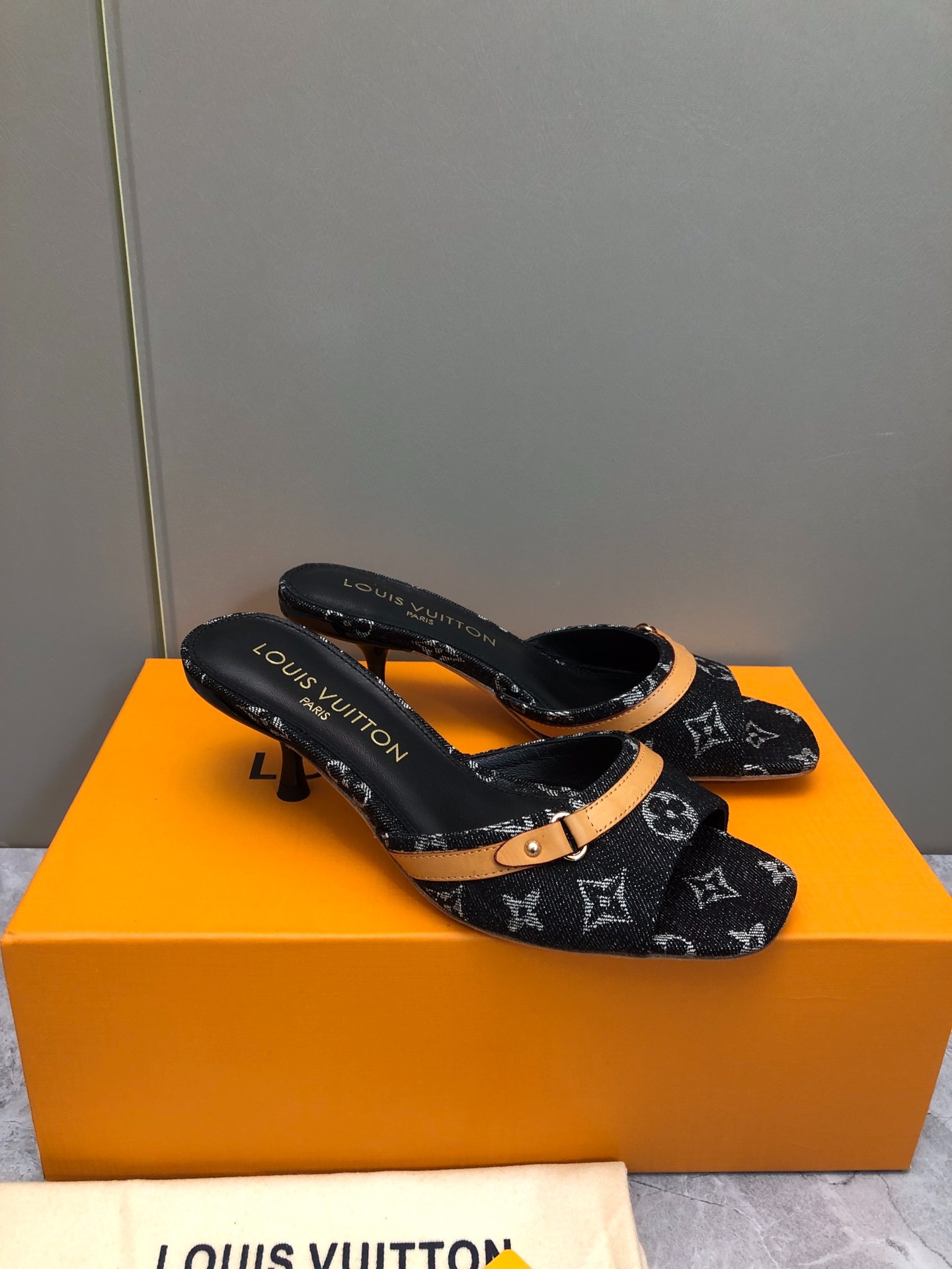 루이비통 25ss 최신형 데님 슬리퍼