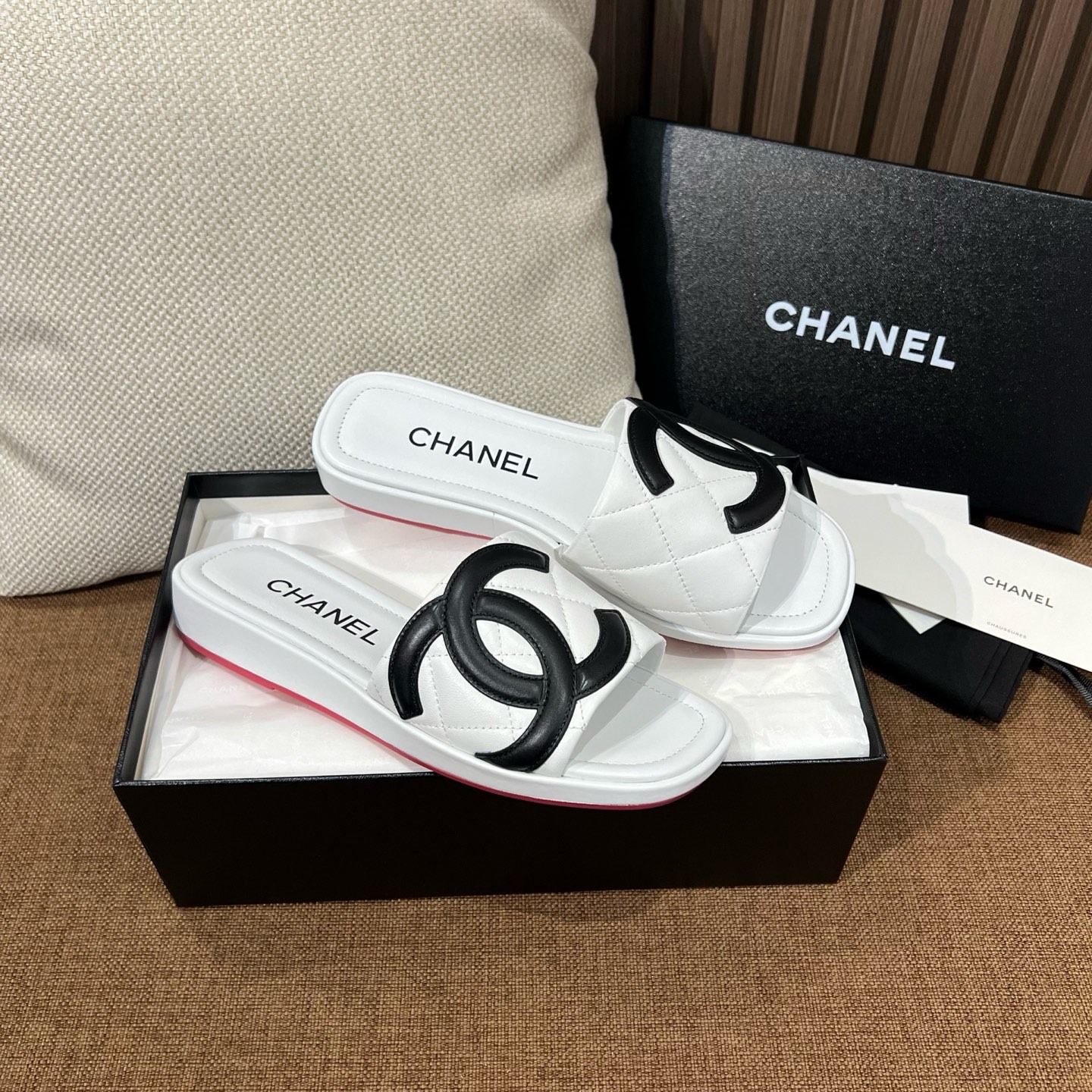 샤넬 25 여름 신상 더블 c 슬리퍼