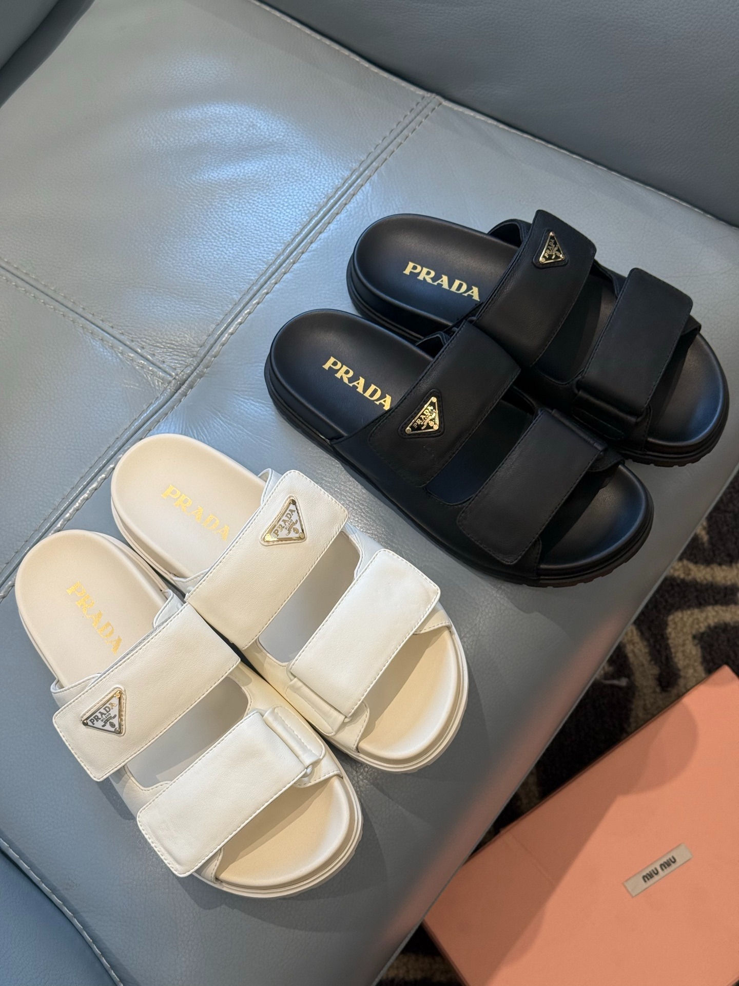 프라다 25 신상 양가죽 슬리퍼