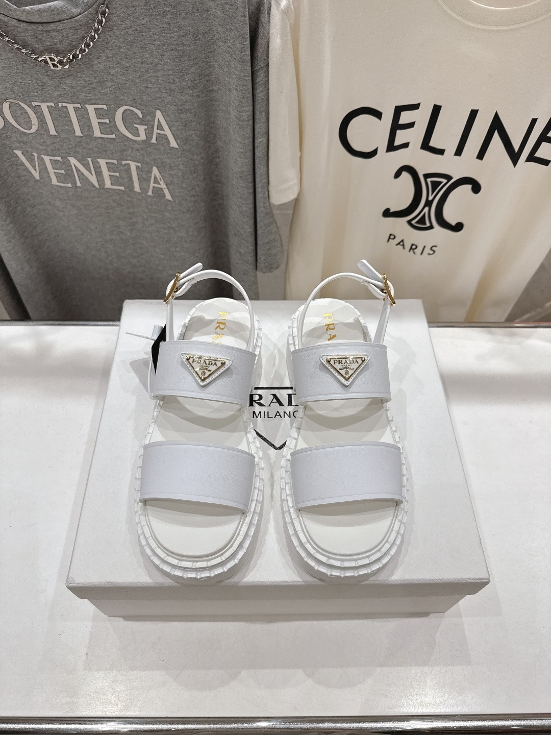 프라다 2025ss 여름 신상 빈티지 비치 통굽 샌들