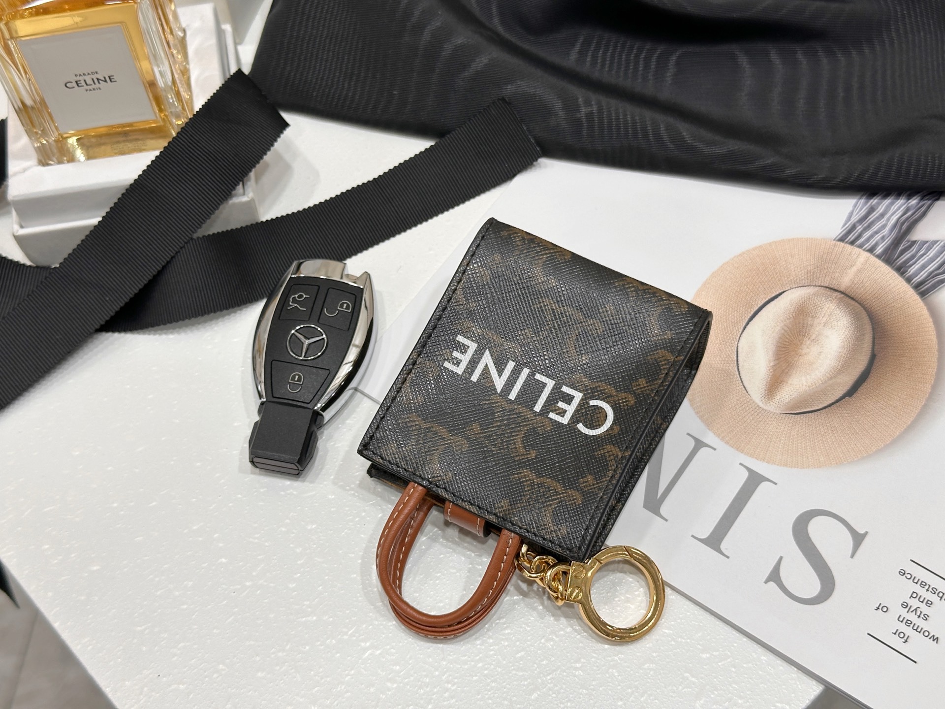 셀린느 마이크로 버티컬 카바스 백