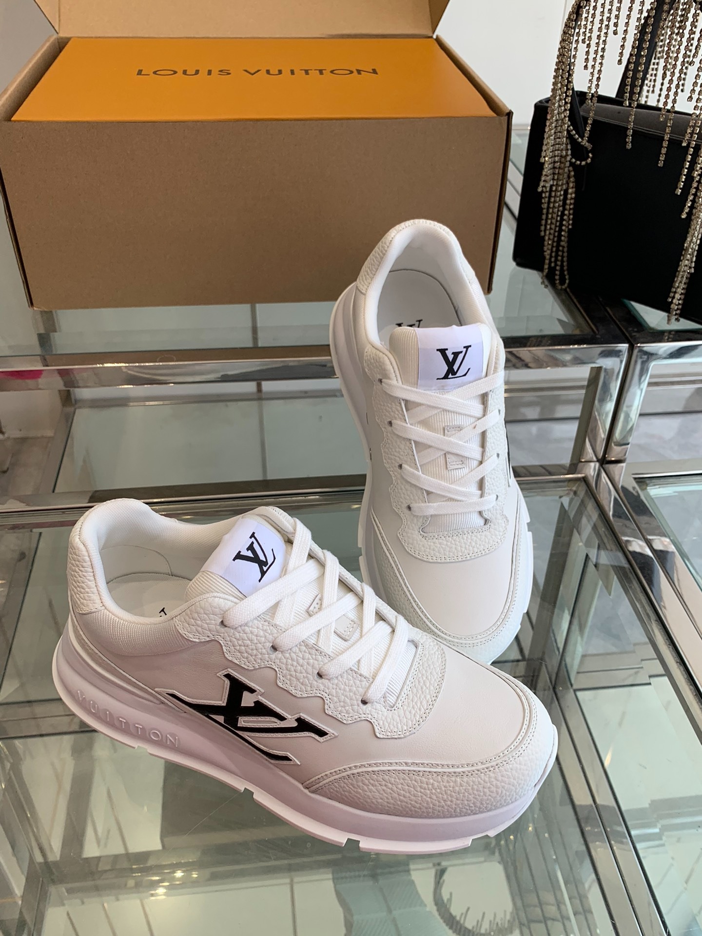 루이비통 뉴클래식 2025ss 스니커즈