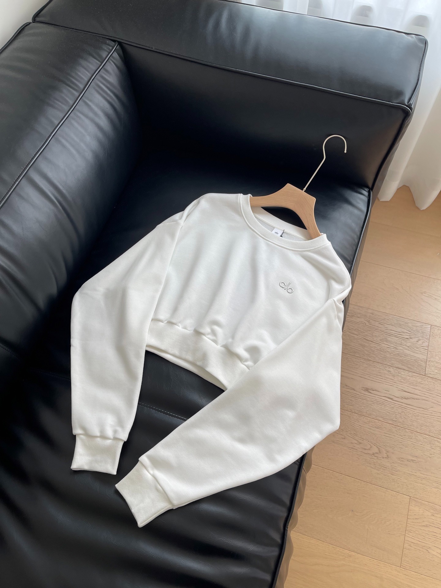 알로 2025 이른 봄 라운드넥 긴팔 숏 맨투맨