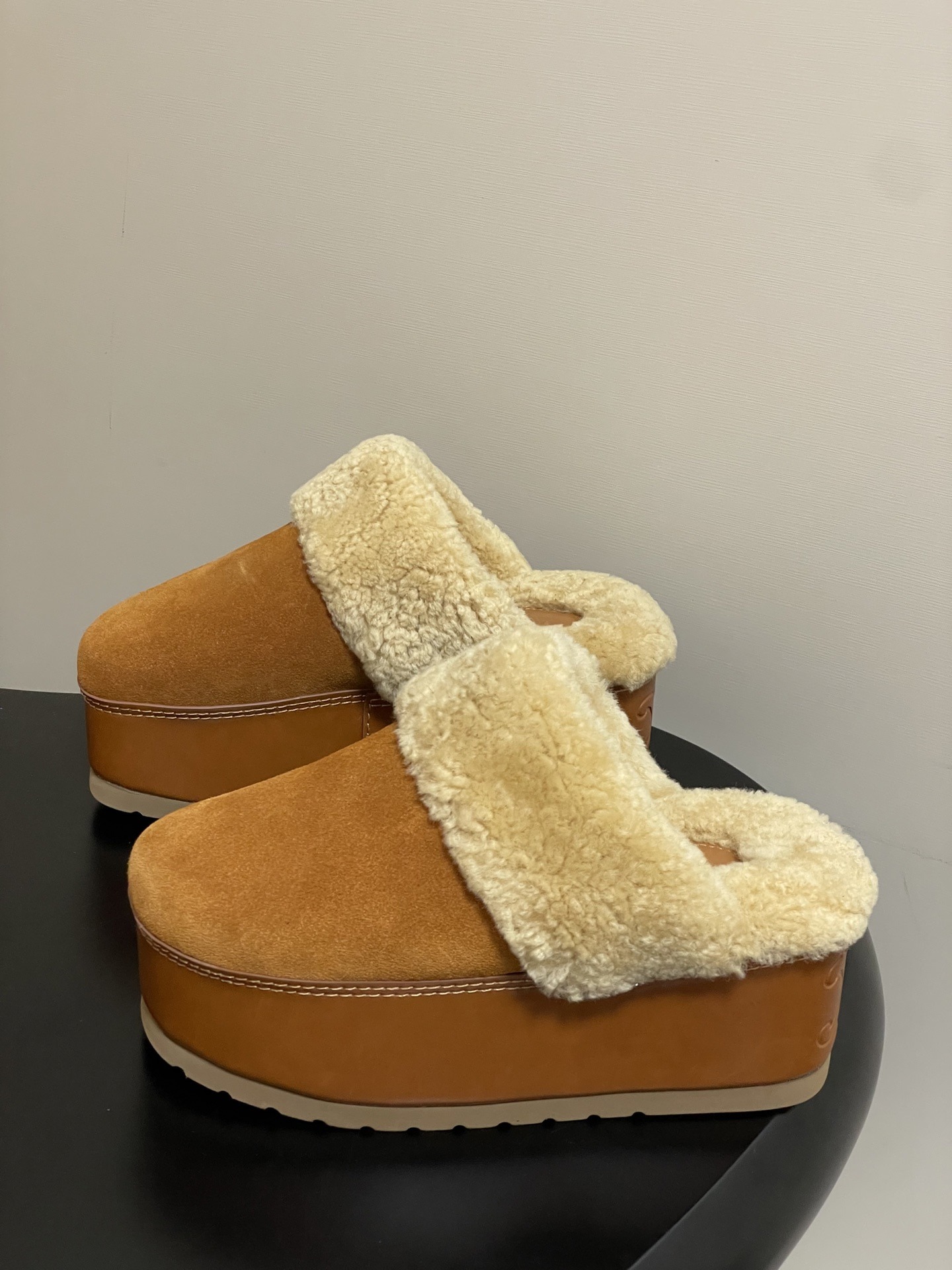 셀린느 25Fw 신상 울 세미 슬리퍼