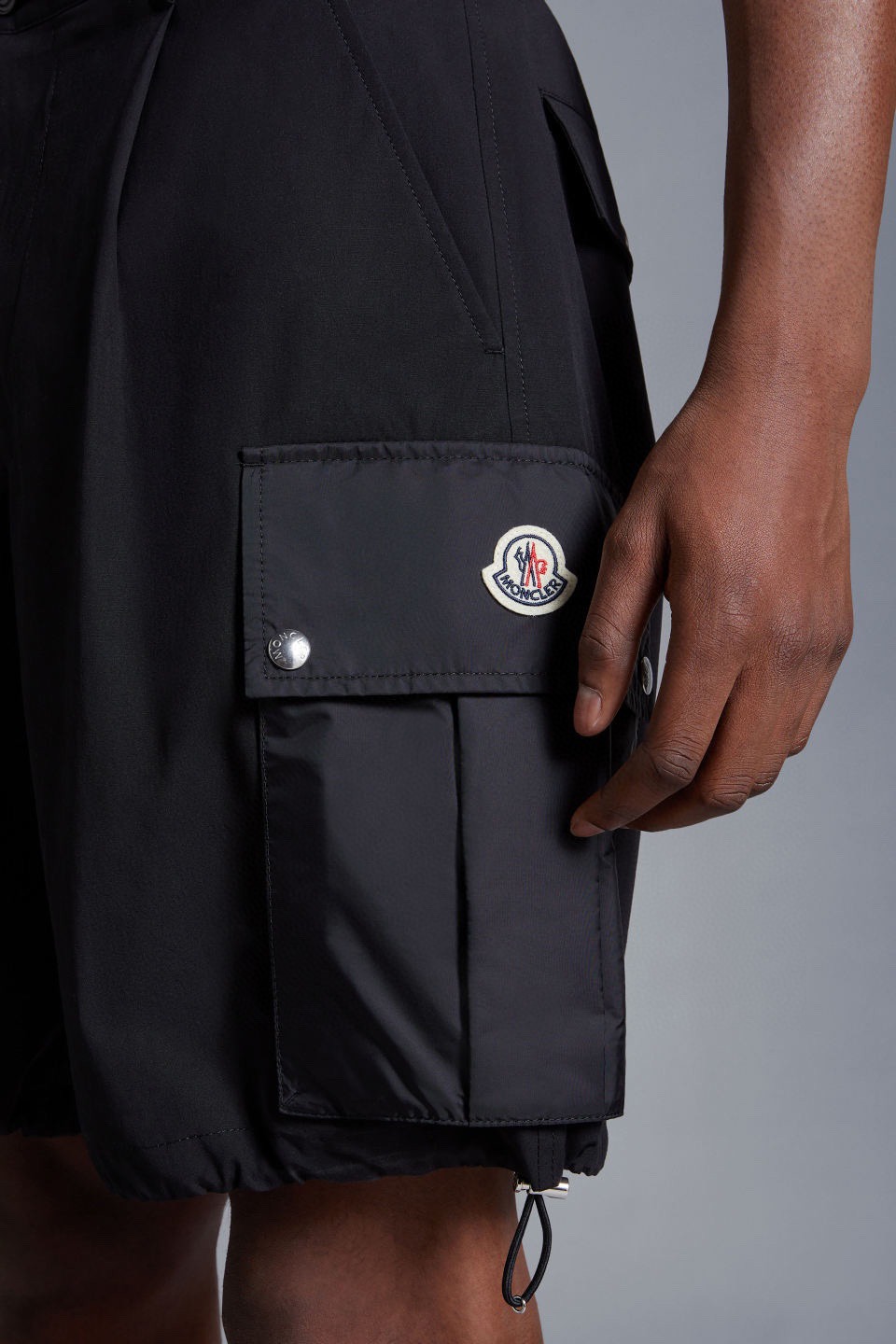 몽클레어 25SS 남성 스트레이트 카고 반바지