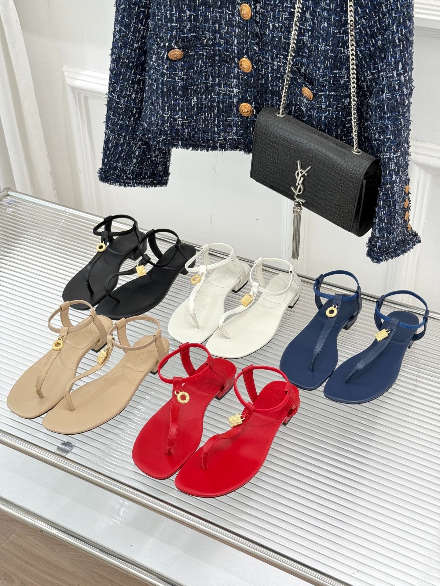 로로피아나 클래식 빈티지 펜던트 조리 슬리퍼