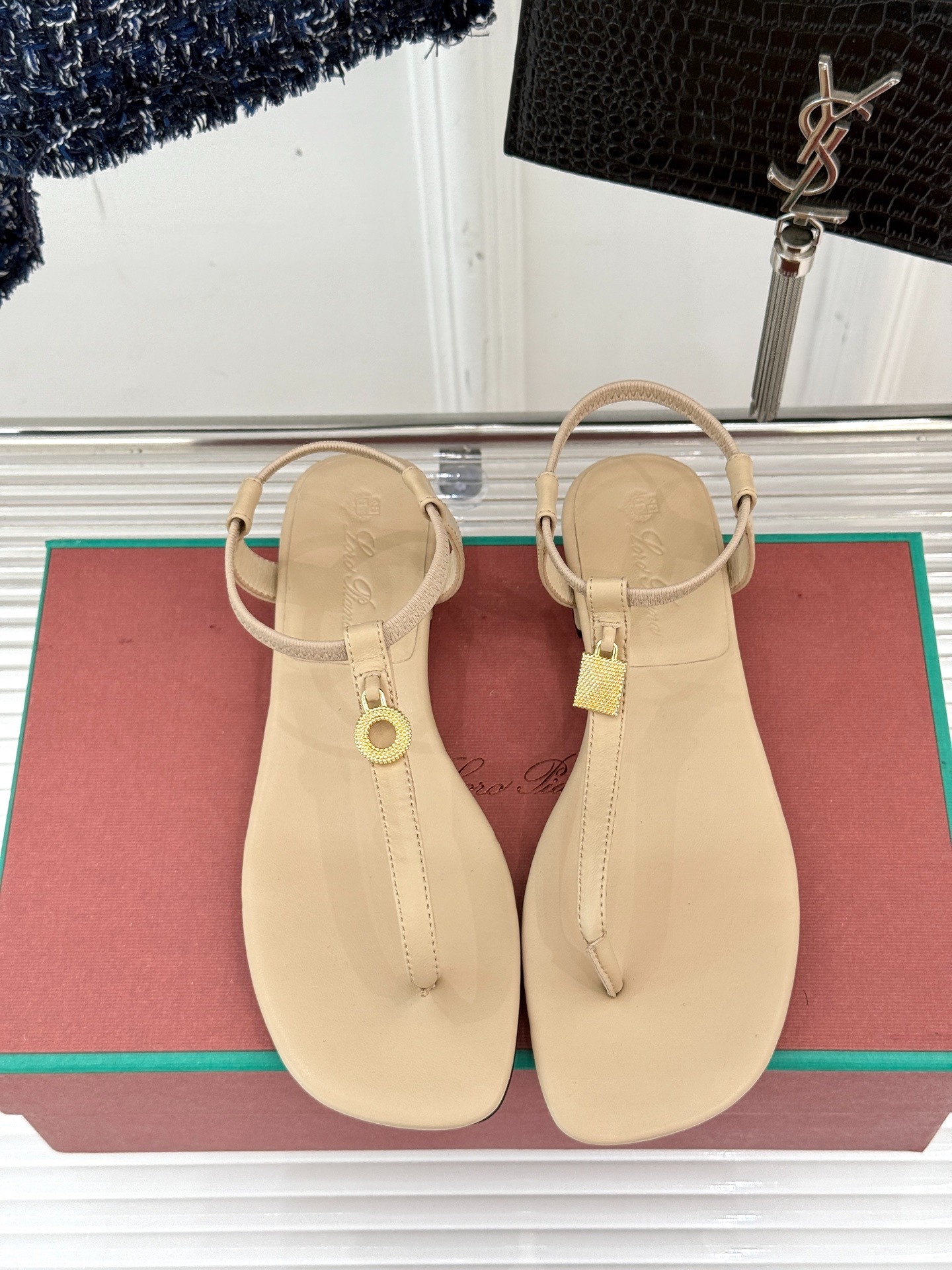 로로피아나 클래식 빈티지 펜던트 조리 슬리퍼