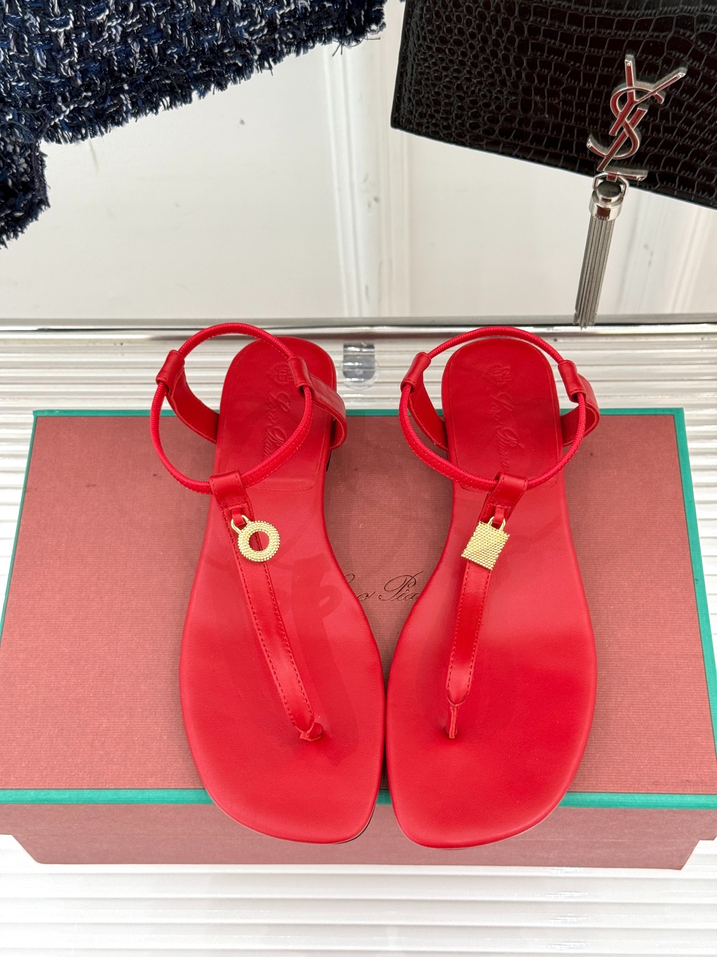 로로피아나 클래식 빈티지 펜던트 조리 슬리퍼