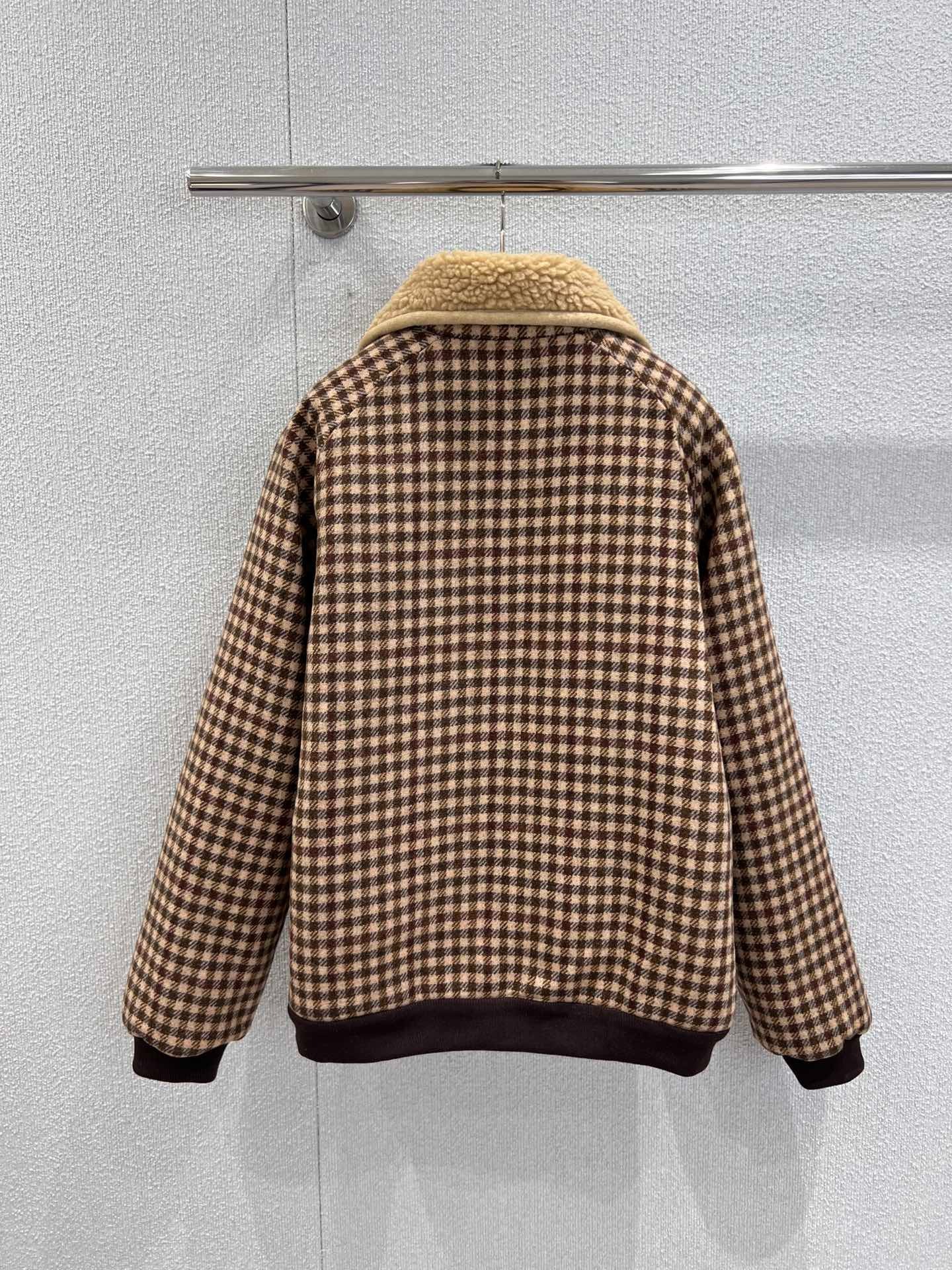 미우미우 25FW 신상 하운드투스 체크 패딩 점퍼