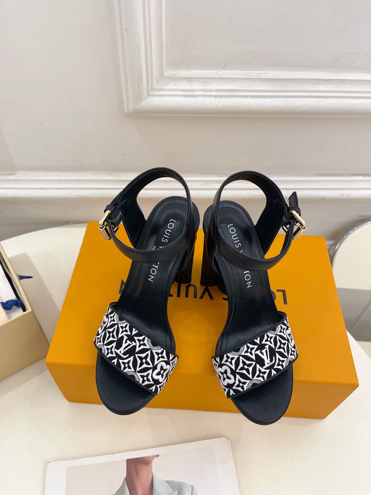 루이비통 25 신상 샌들