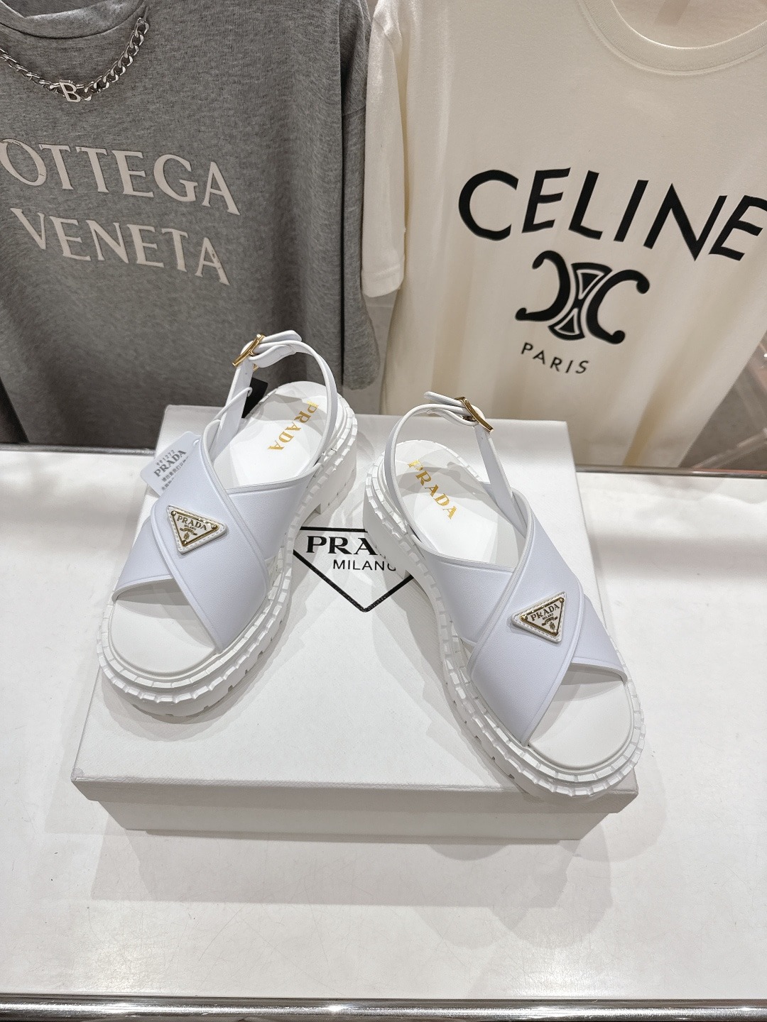 프라다 2025ss 여름 신상 빈티지 비치 통굽 샌들