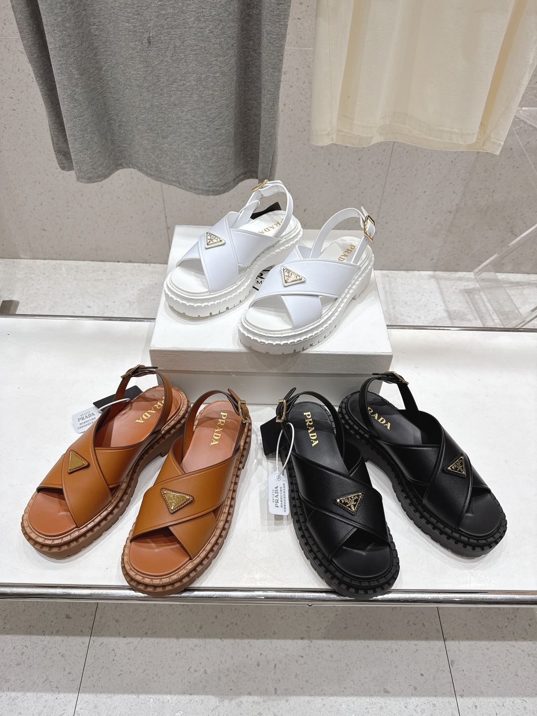 프라다 2025ss 여름 신상 빈티지 비치 통굽 샌들