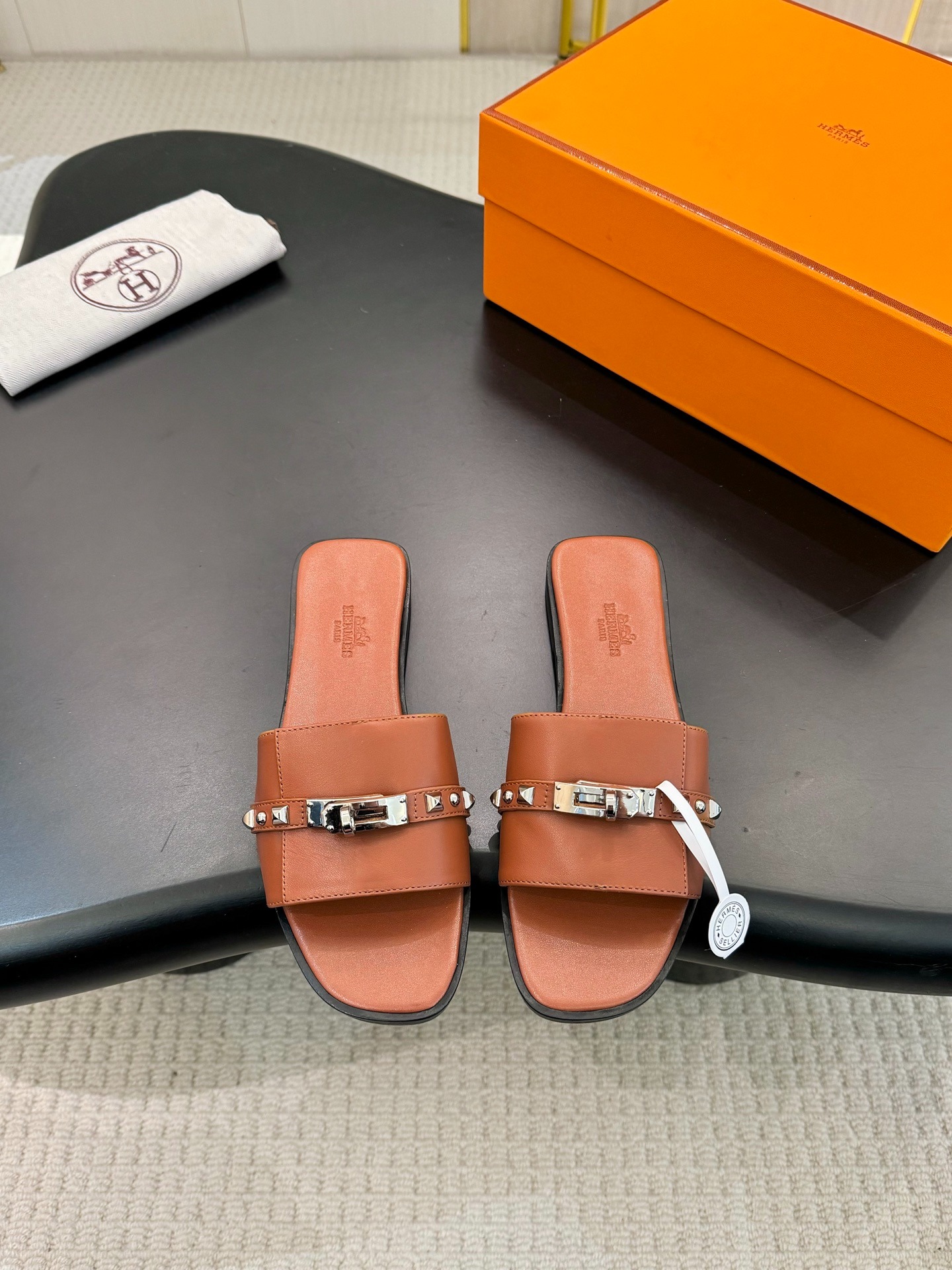 에르메스 플랫 슬리퍼