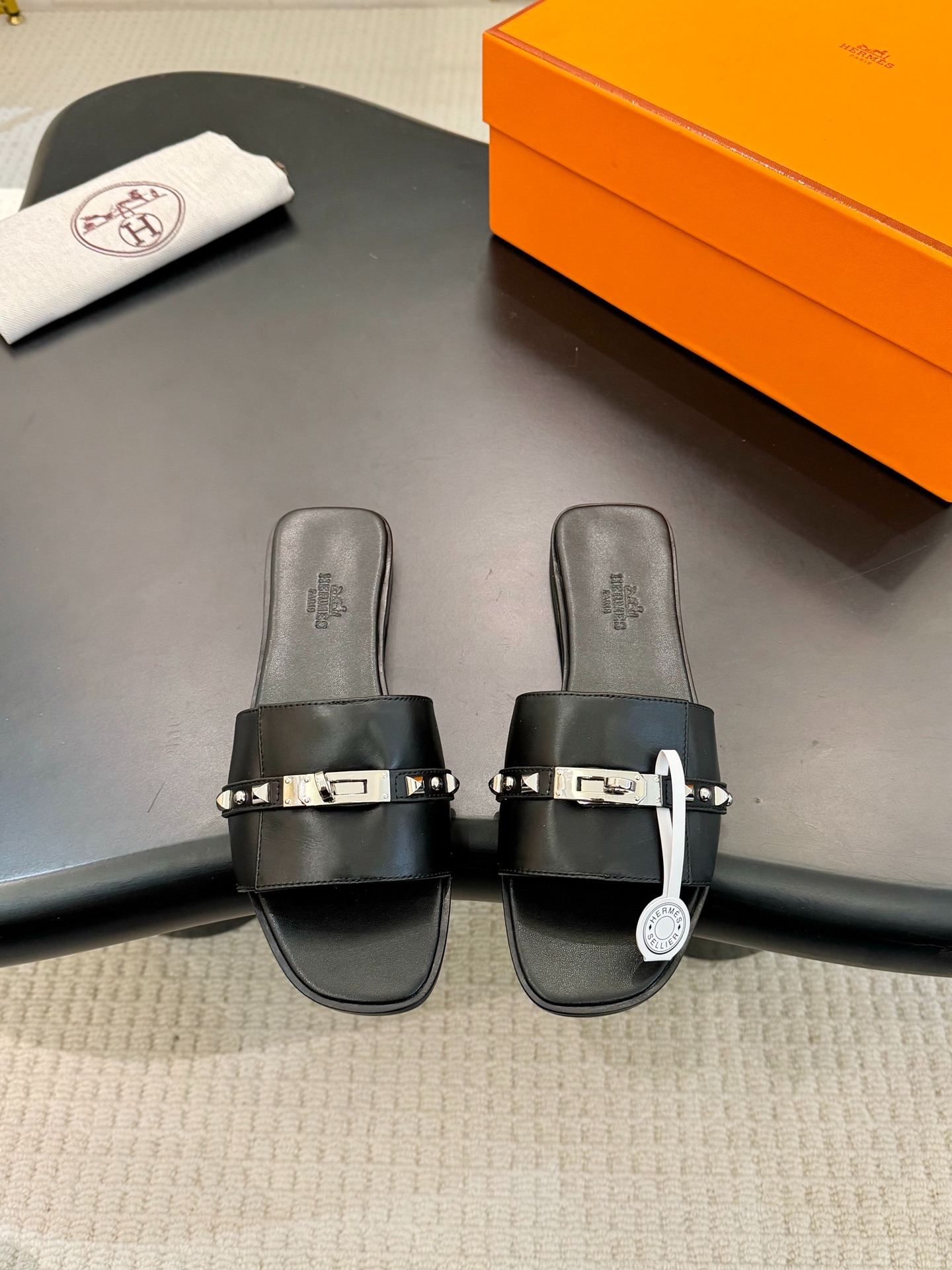 에르메스 플랫 슬리퍼