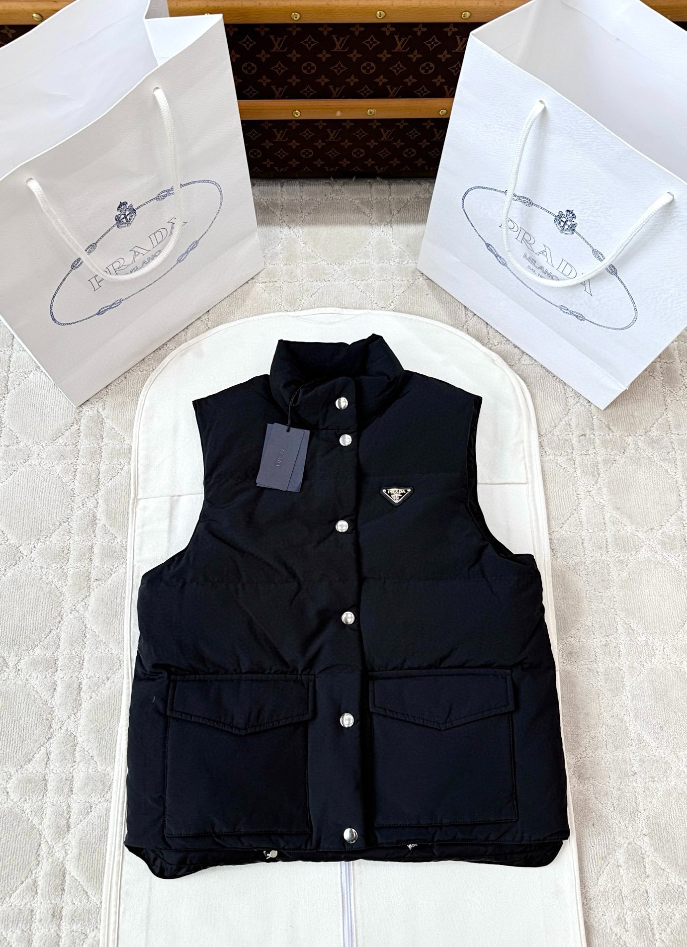 프라다 신상 스트링 다운 베스트