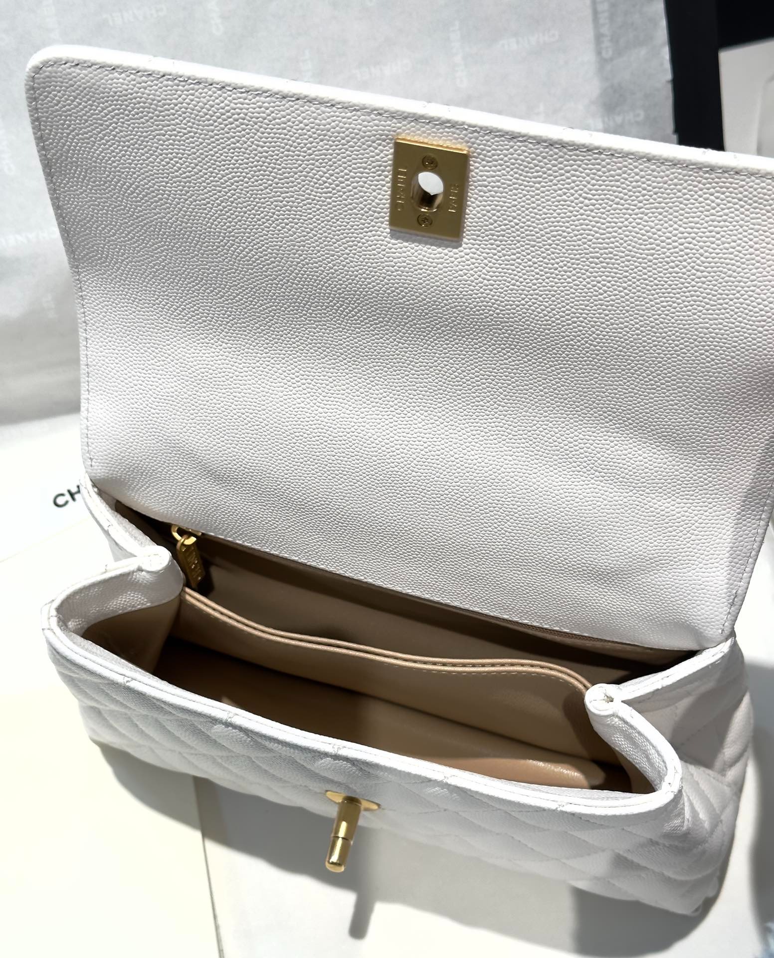 샤넬넬 코코 핸들 캐비어 미디움 