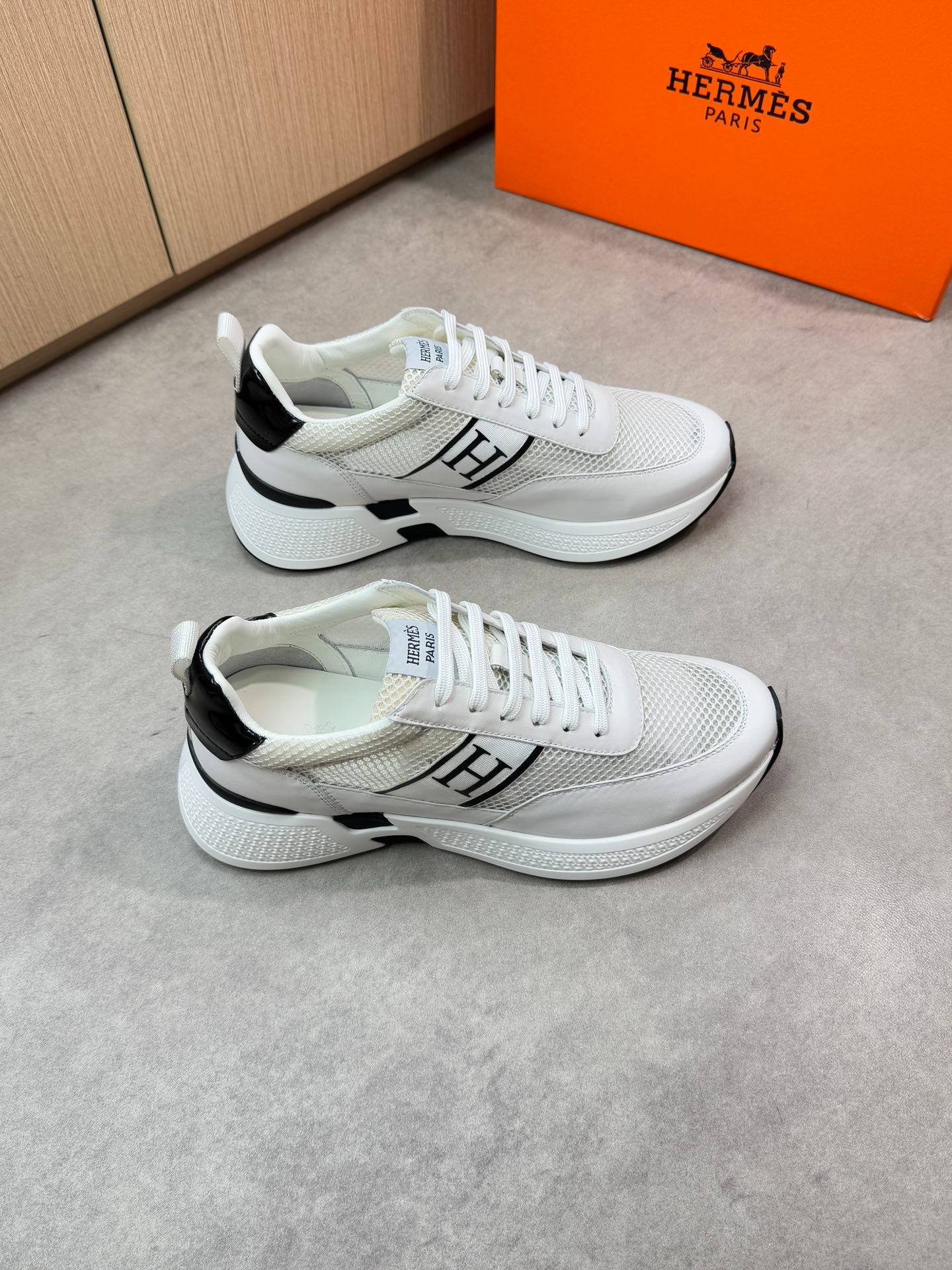 에르메스 오리지널 스니커즈