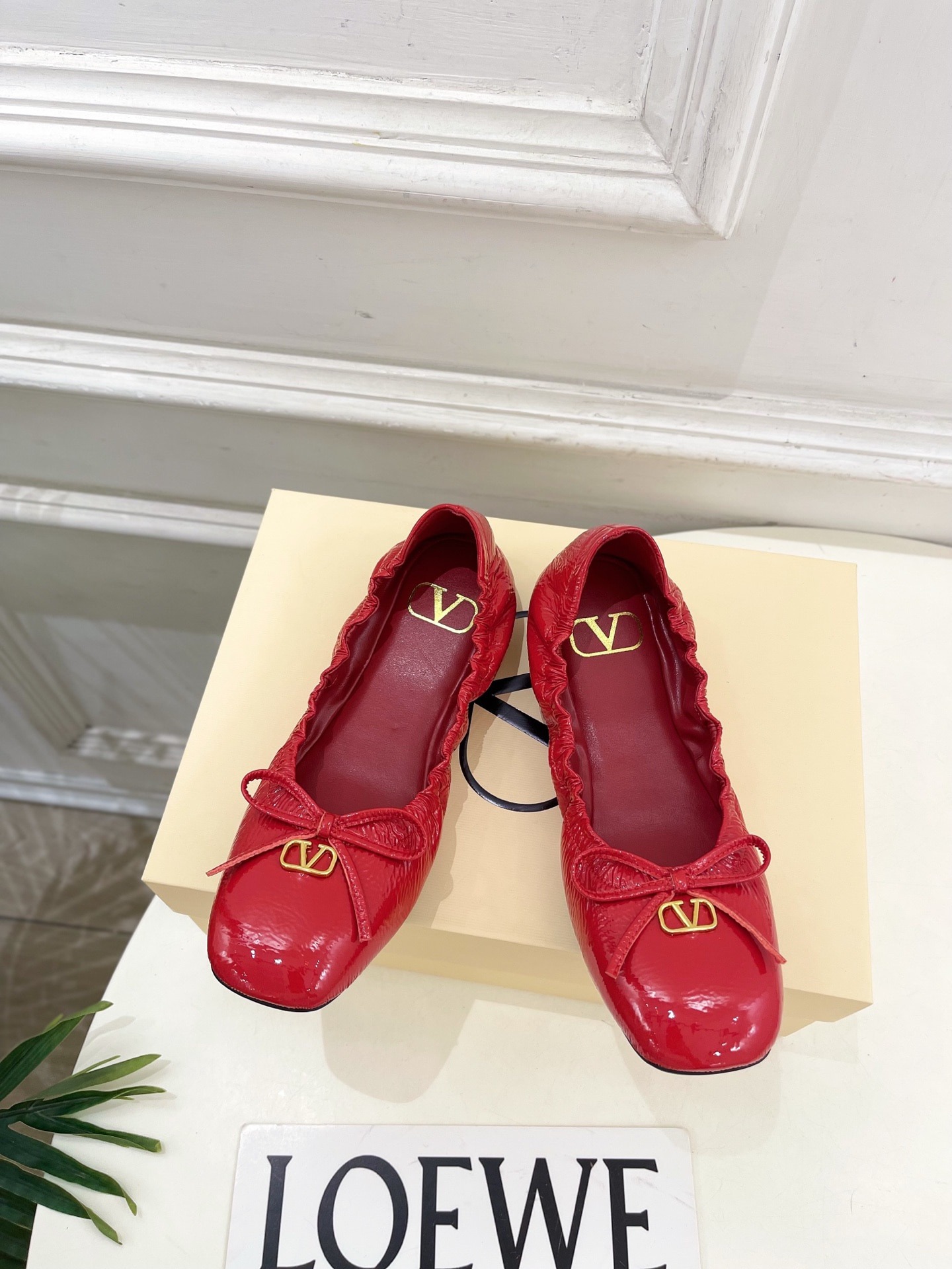 발렌티노 25 신상 리본 플랫슈즈