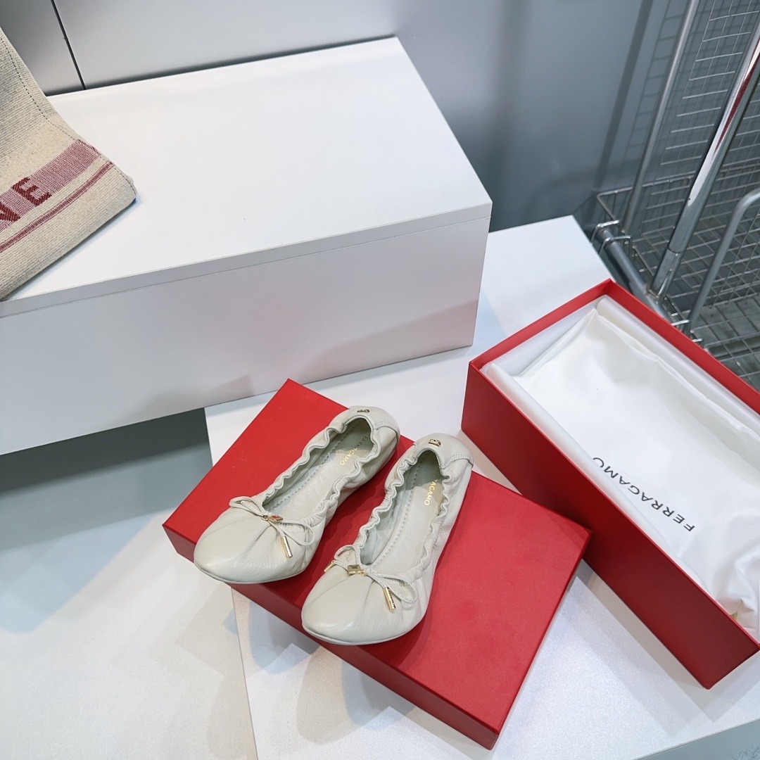 프라다 25 봄여름 신상 뒤 밴딩 발레 슈즈