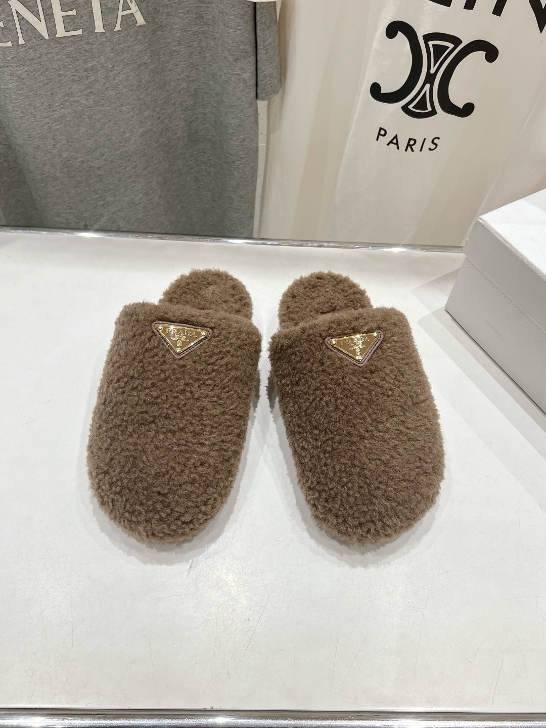 프라다 25ss 신상 양털 슬리퍼