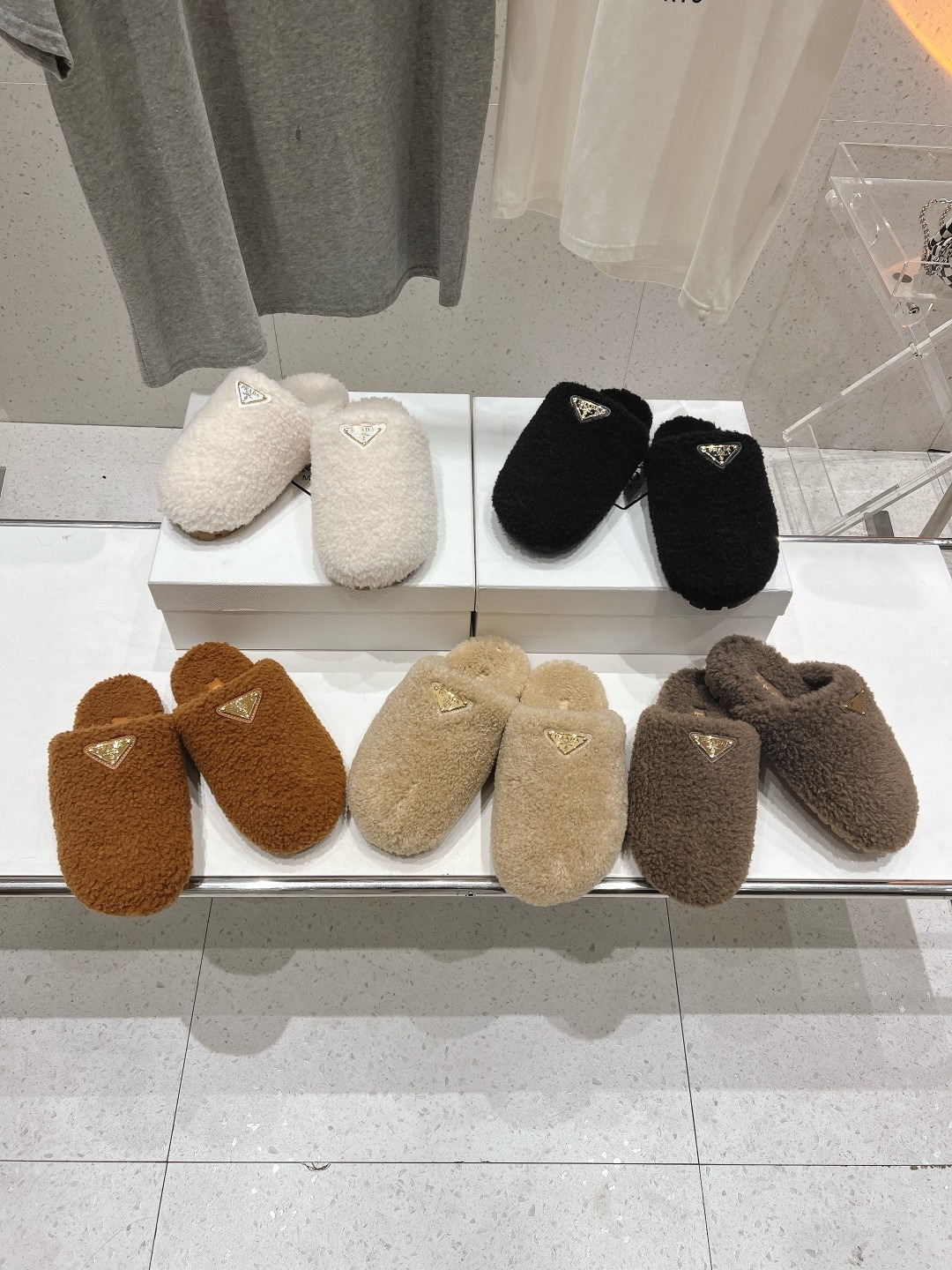 프라다 25ss 신상 양털 슬리퍼