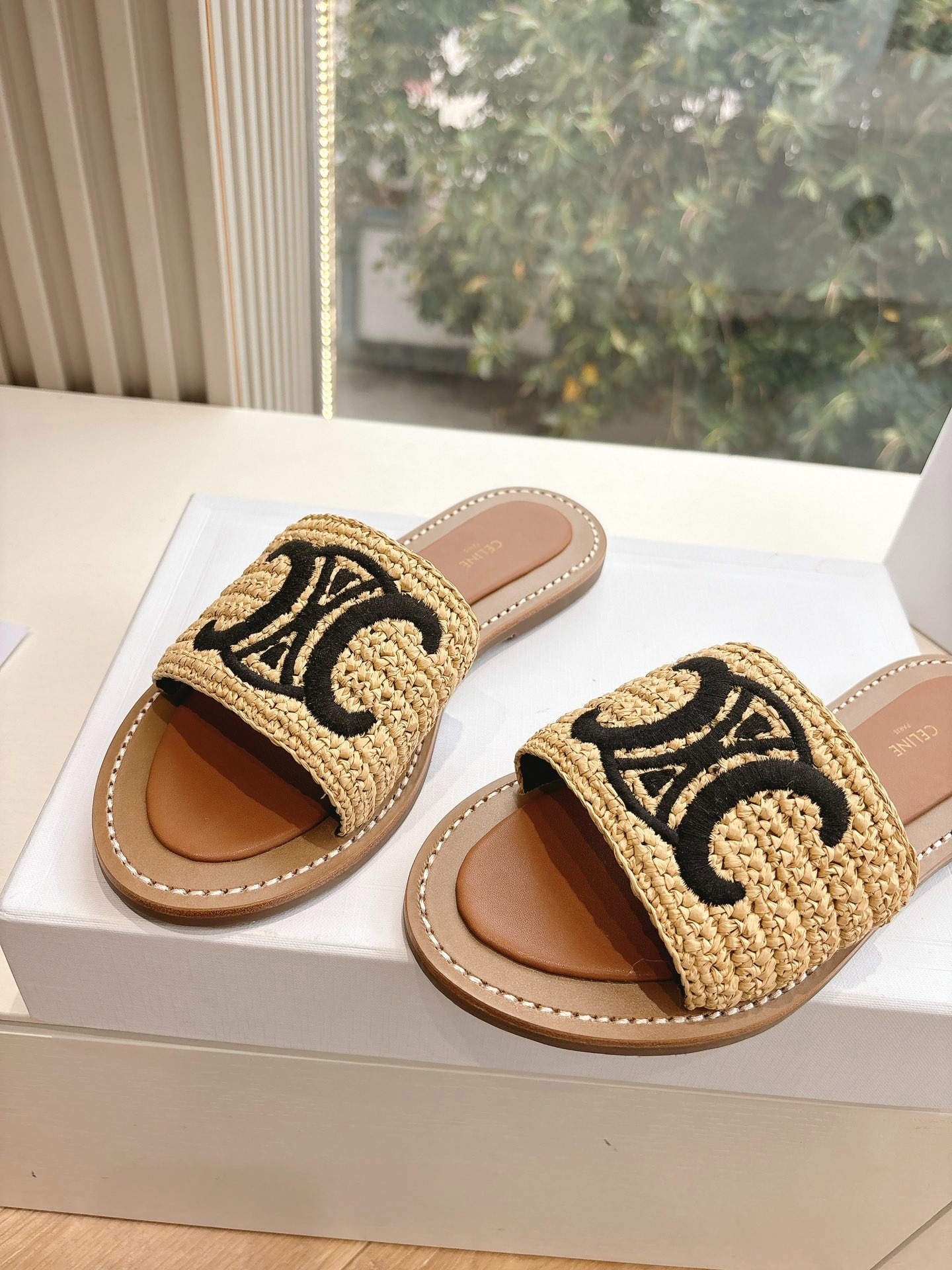 셀린느 2025 봄여름 신상 로고 로퍼