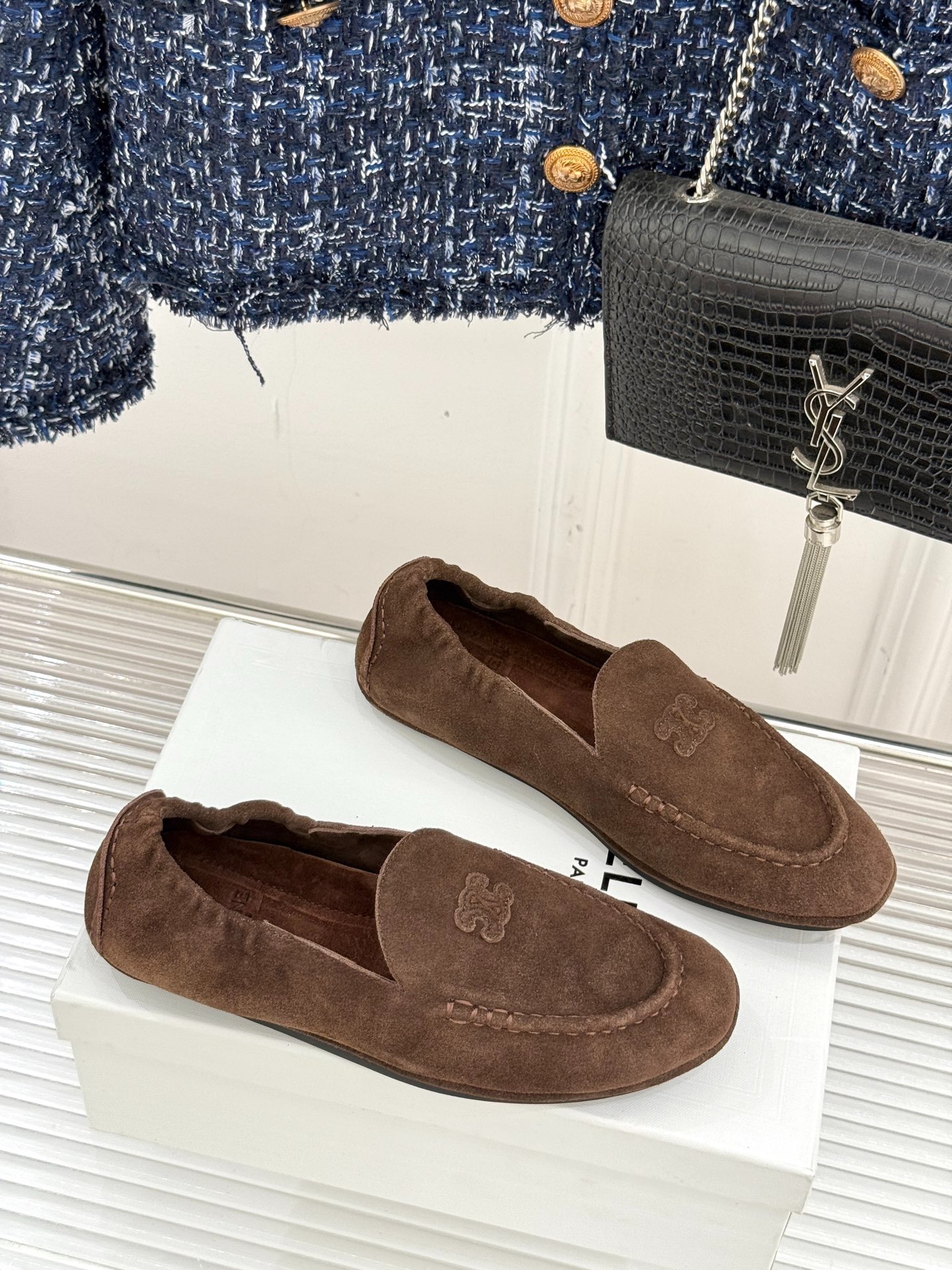 셀린느 25W 신상 스웨이드 로퍼