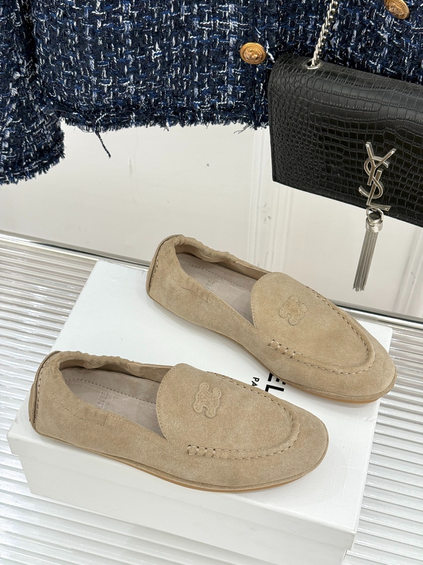 셀린느 25W 신상 스웨이드 로퍼