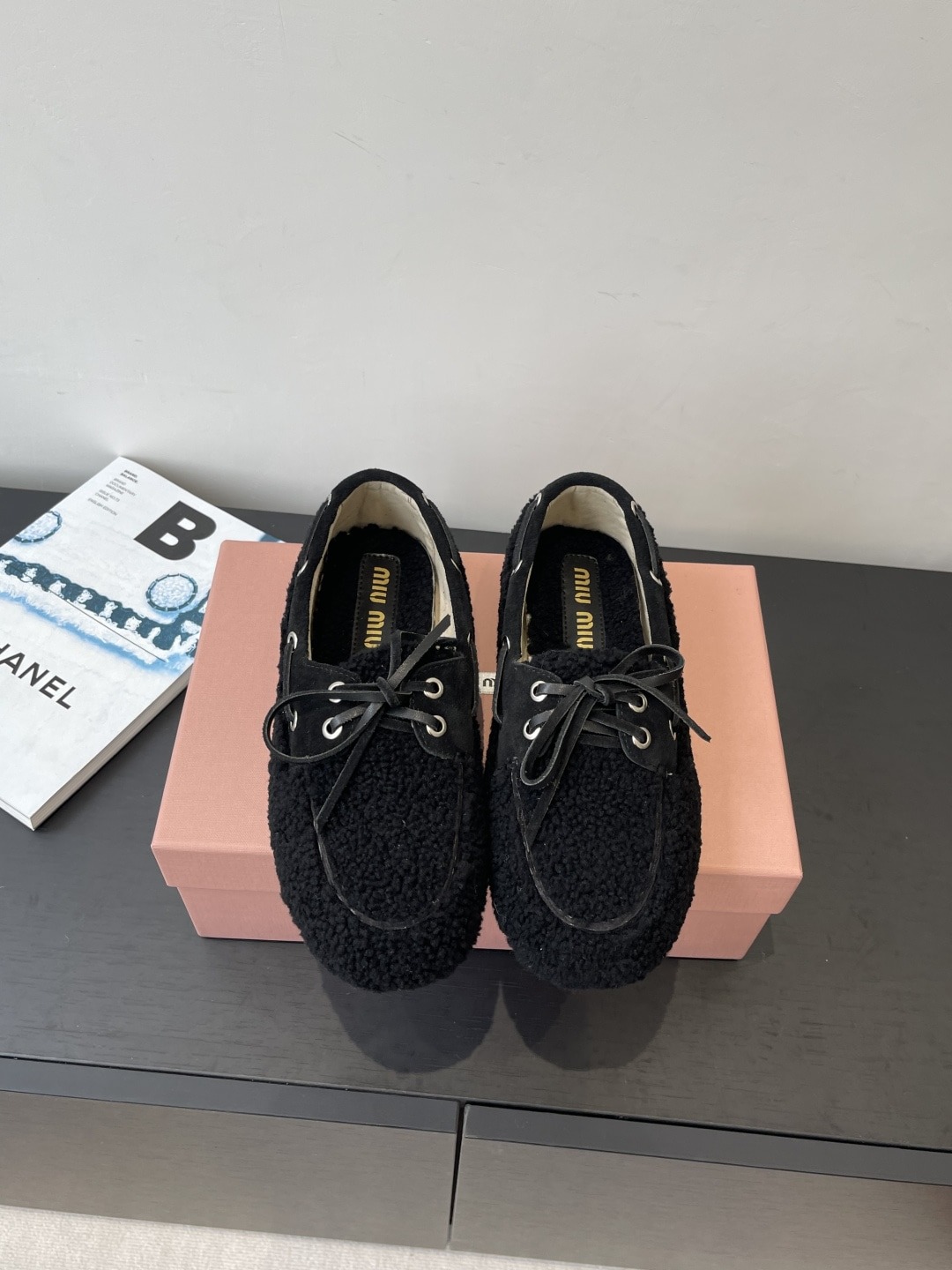 미우미우 25ss 신상 퍼 로퍼