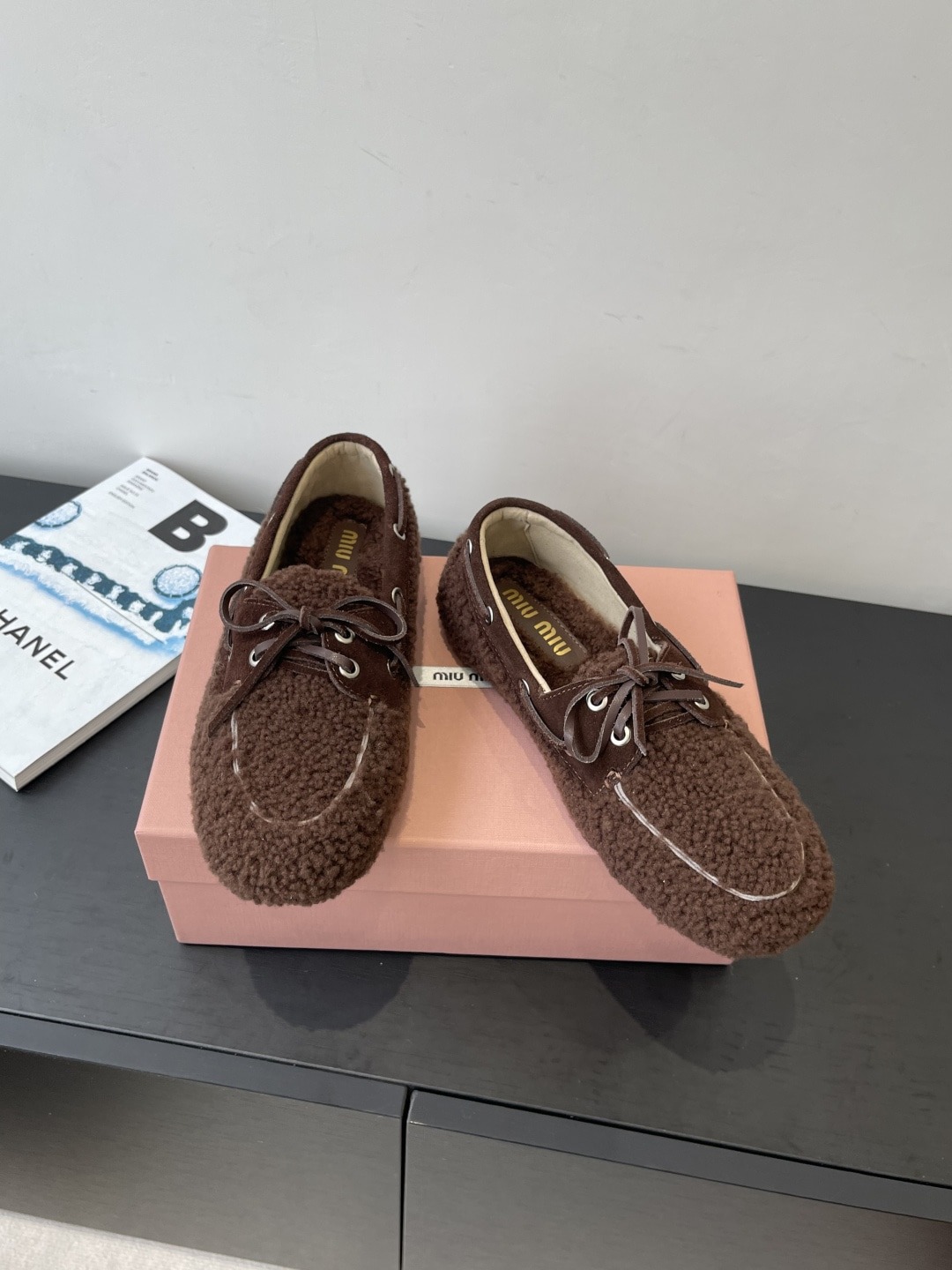 미우미우 25ss 신상 퍼 로퍼