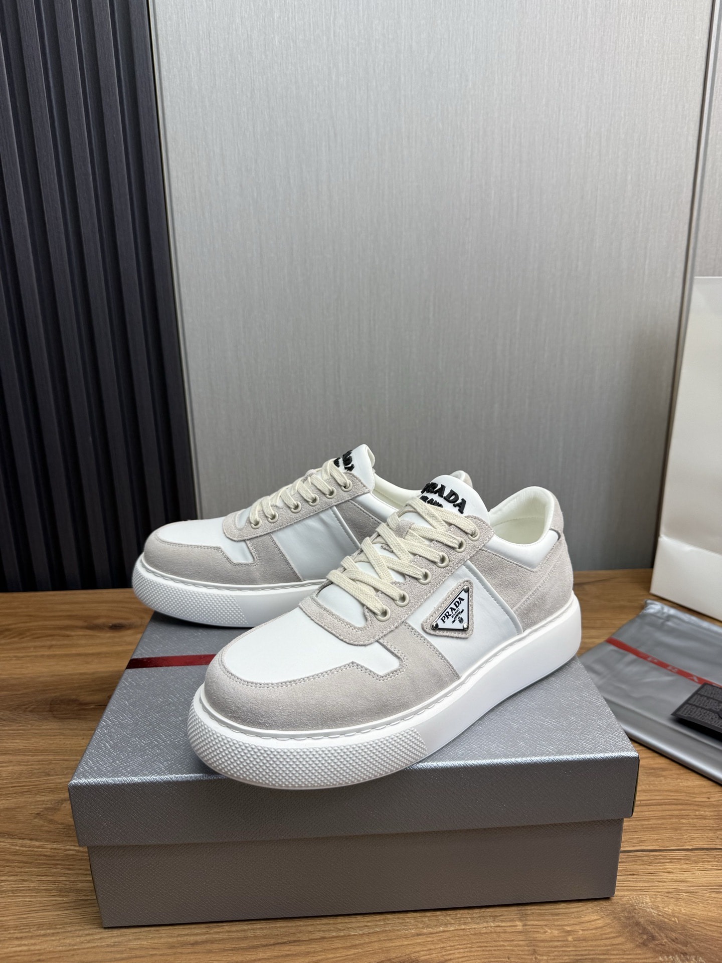 프라다 신상 남성 스니커즈
