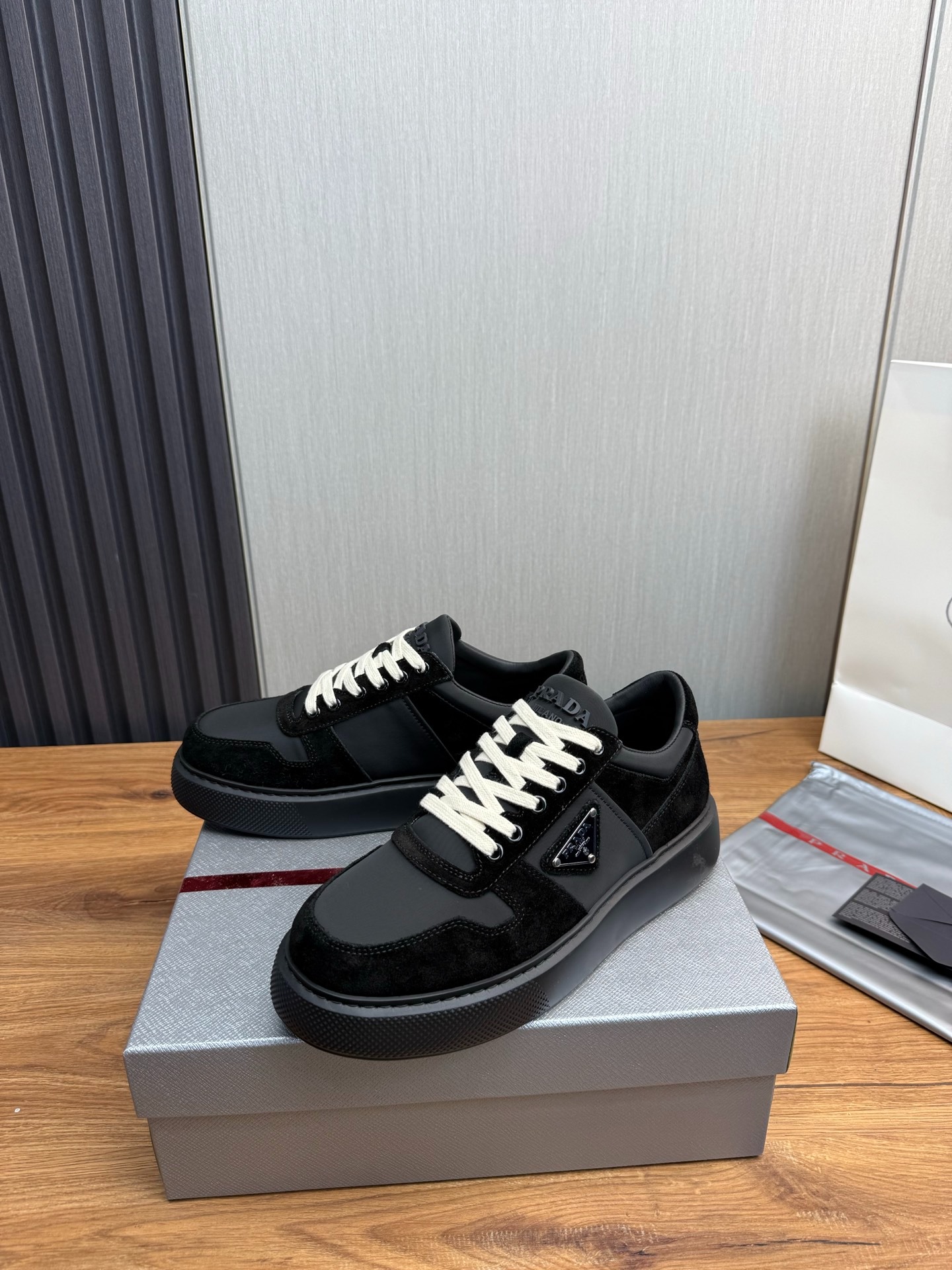 프라다 신상 남성 스니커즈
