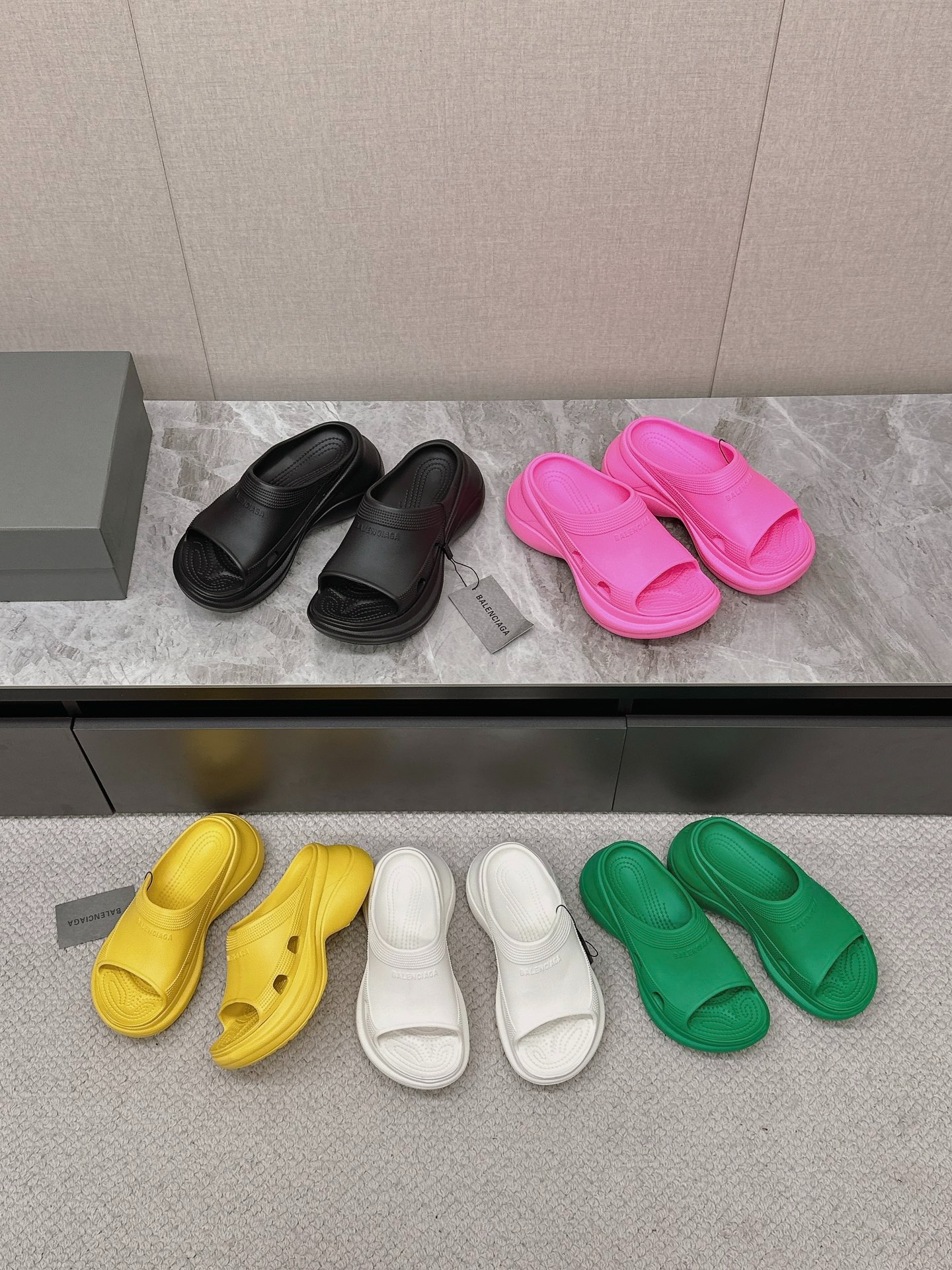 발렌시아가 봄여름 신상 슬리퍼