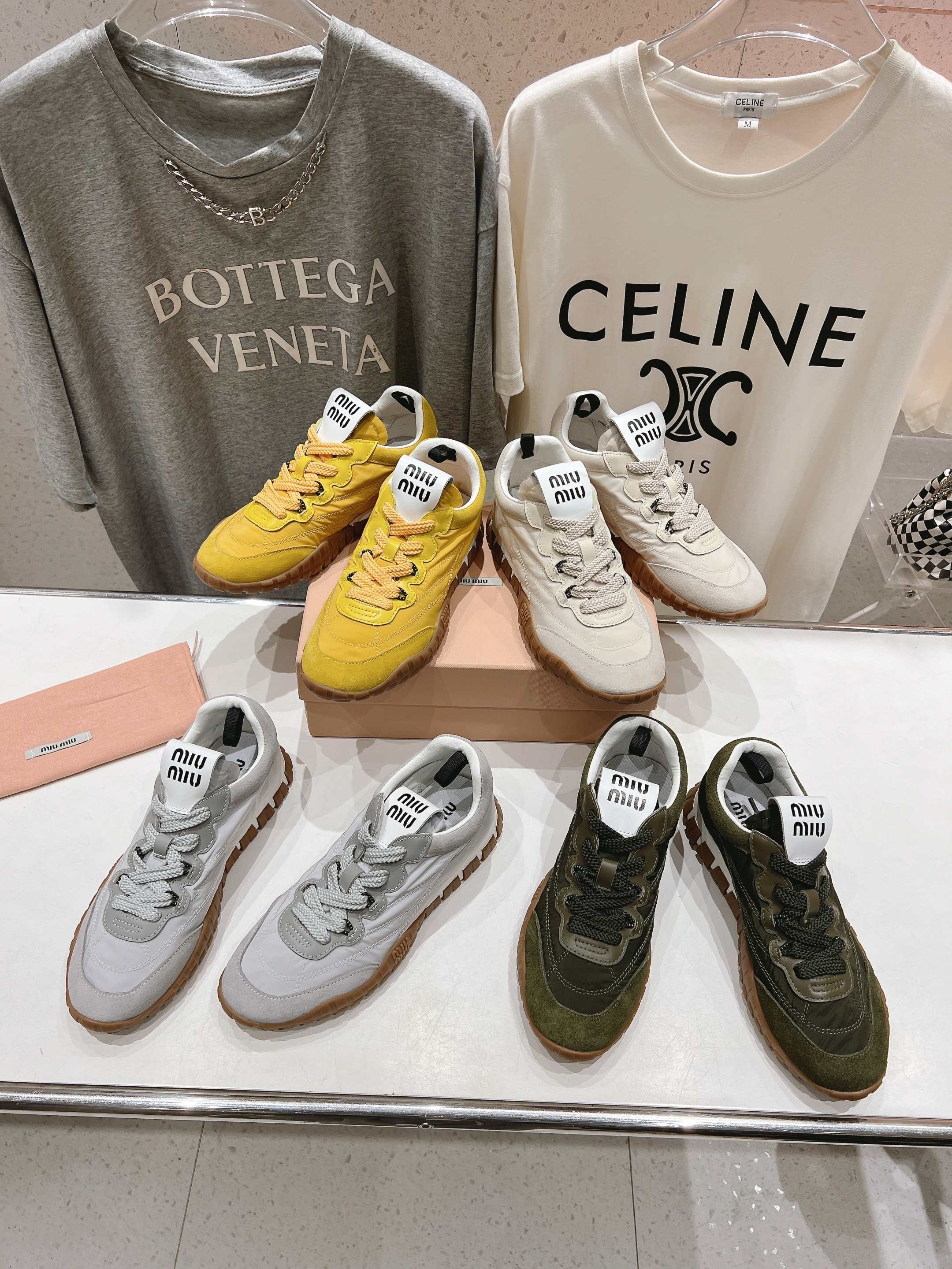 미우미우 2025ss 최신형 통굽 스니커즈