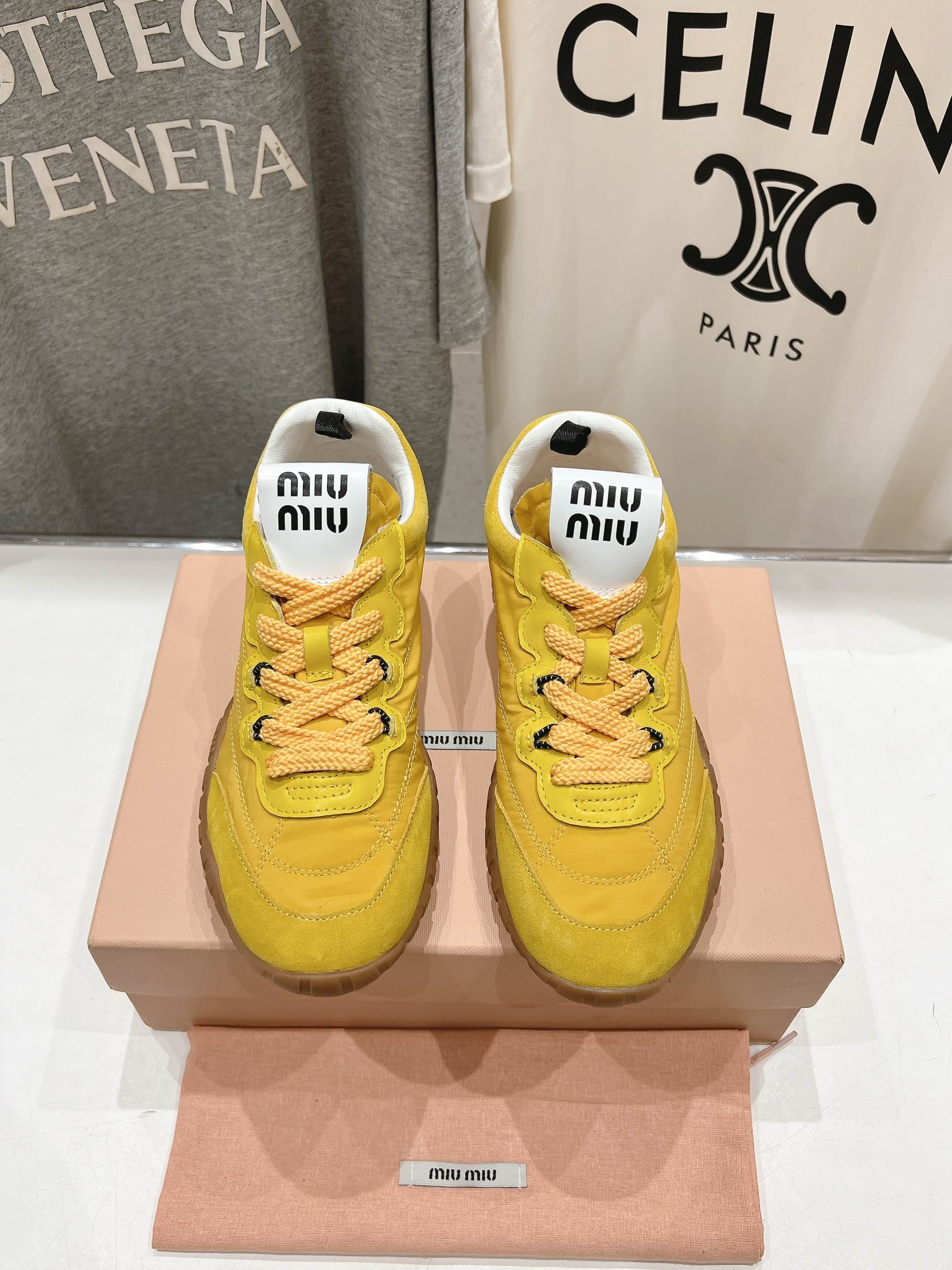 미우미우 2025ss 최신형 통굽 스니커즈