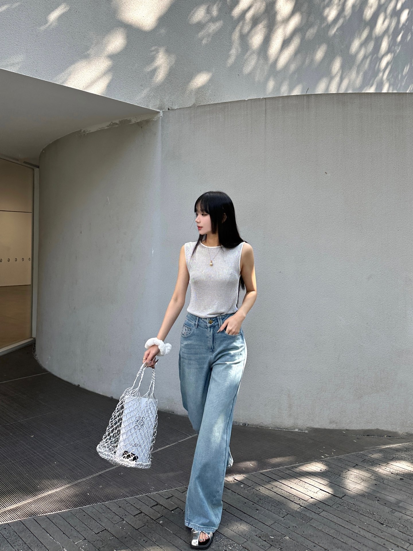 로에베 25ss 클래식 패턴 자수 청바지