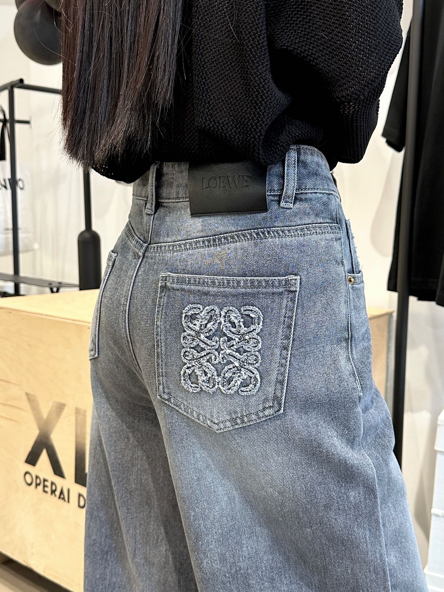 로에베 25ss 클래식 패턴 자수 청바지