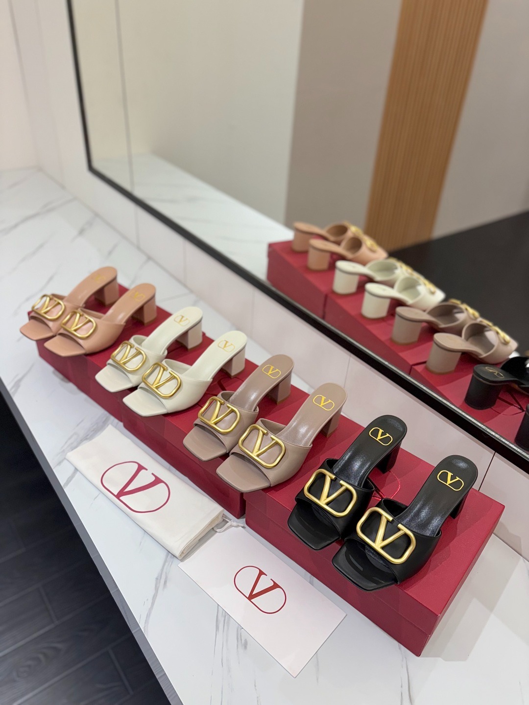 발렌티노 신상 버클 슬리퍼