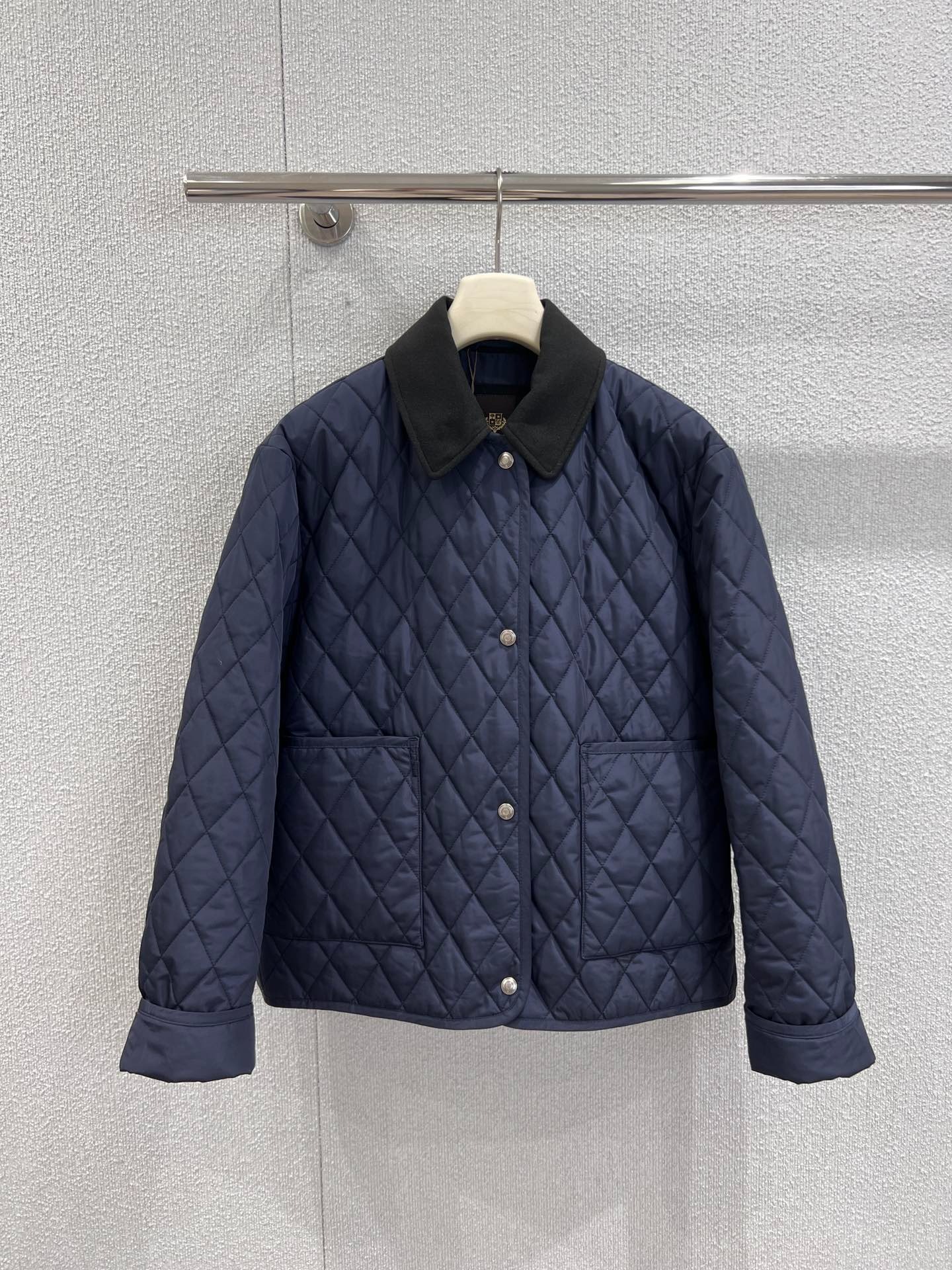 로로피아나 25Fw 신상 빈티지 터틀넥 패딩