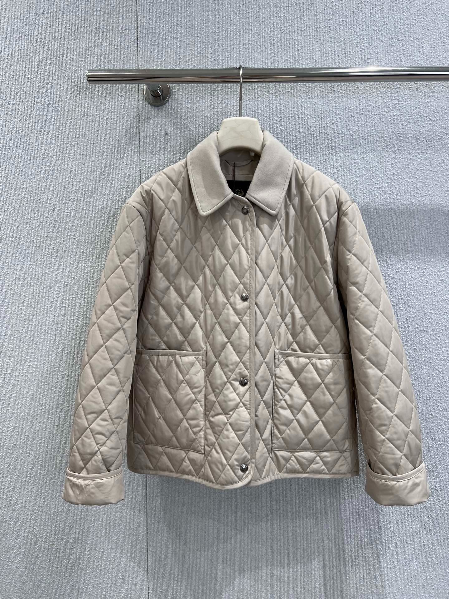 로로피아나 25Fw 신상 빈티지 터틀넥 패딩