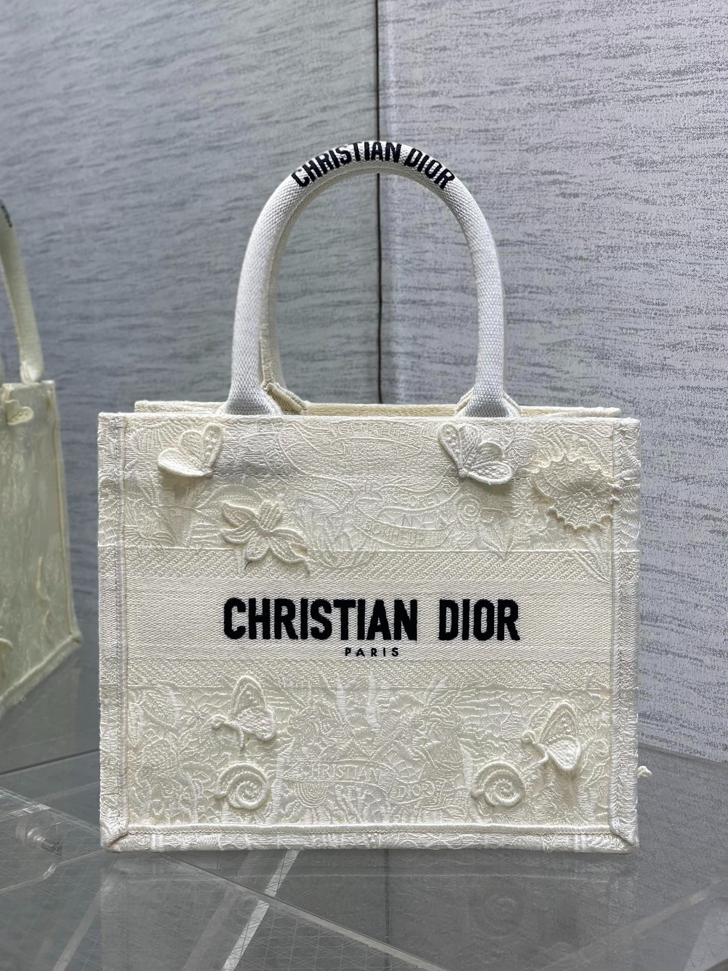 디올 라떼 북 토트백