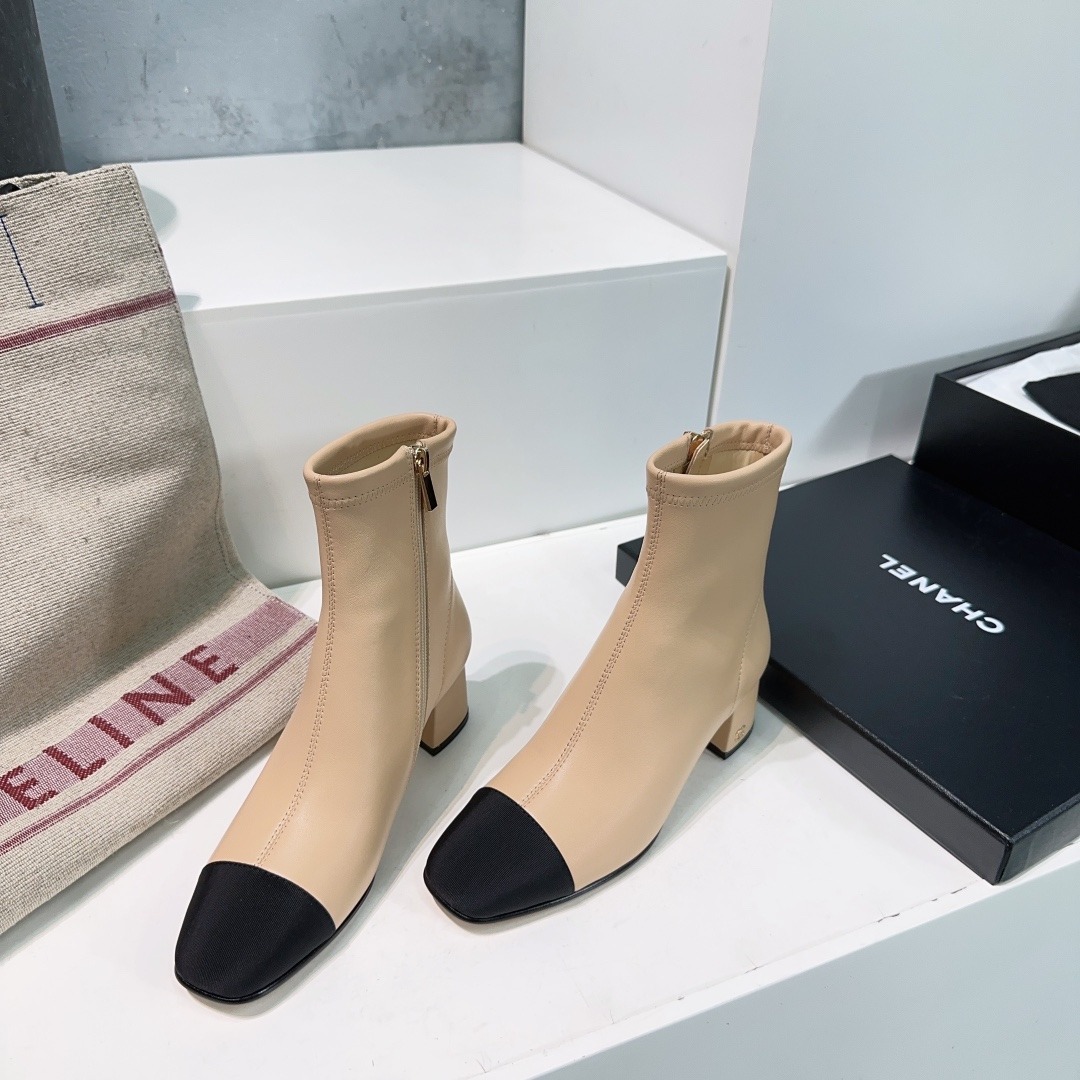 샤넬 25ss 가을/겨울 클래식 가죽 통굽