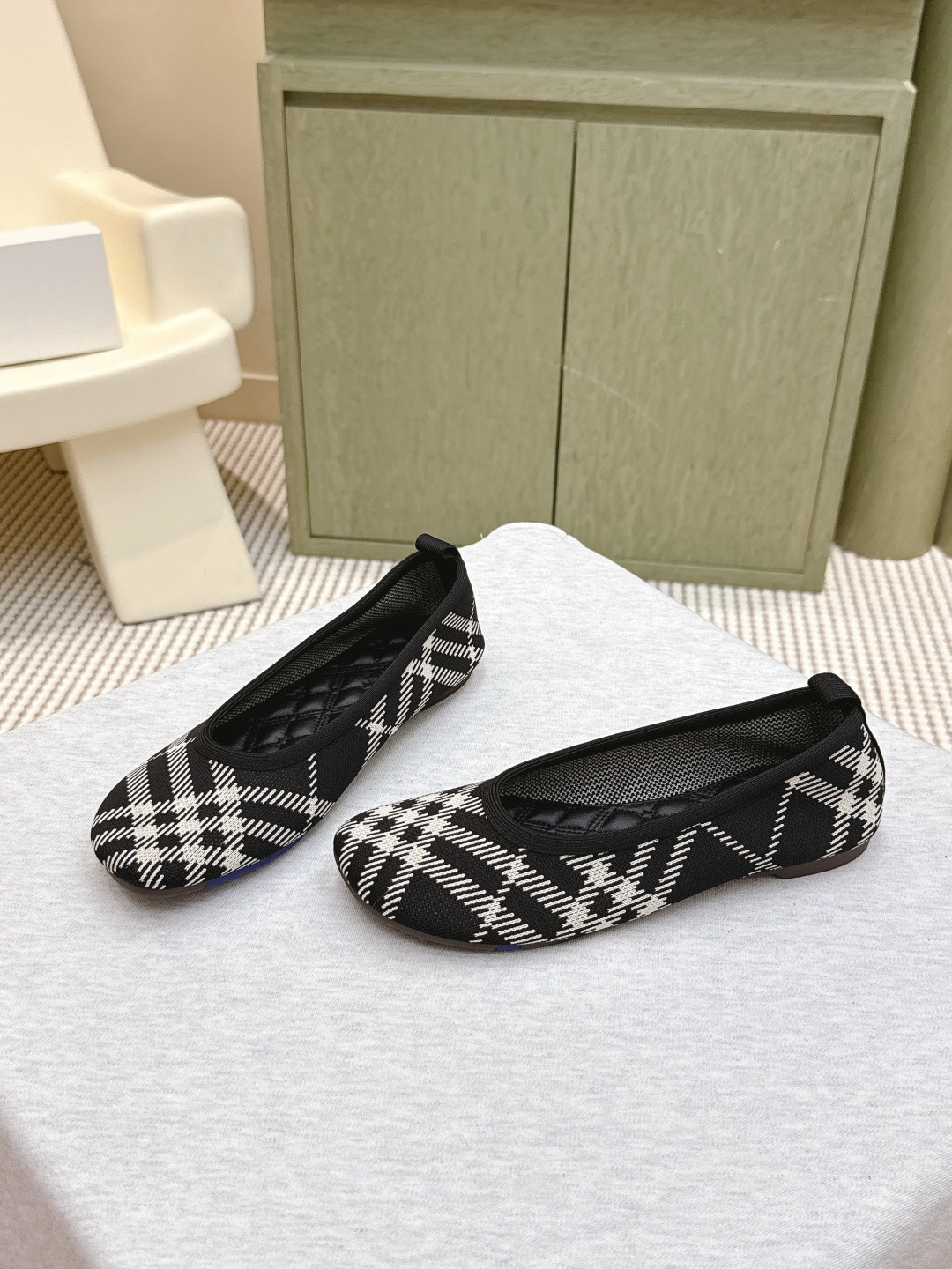 버버리 신상 플랫 슈즈